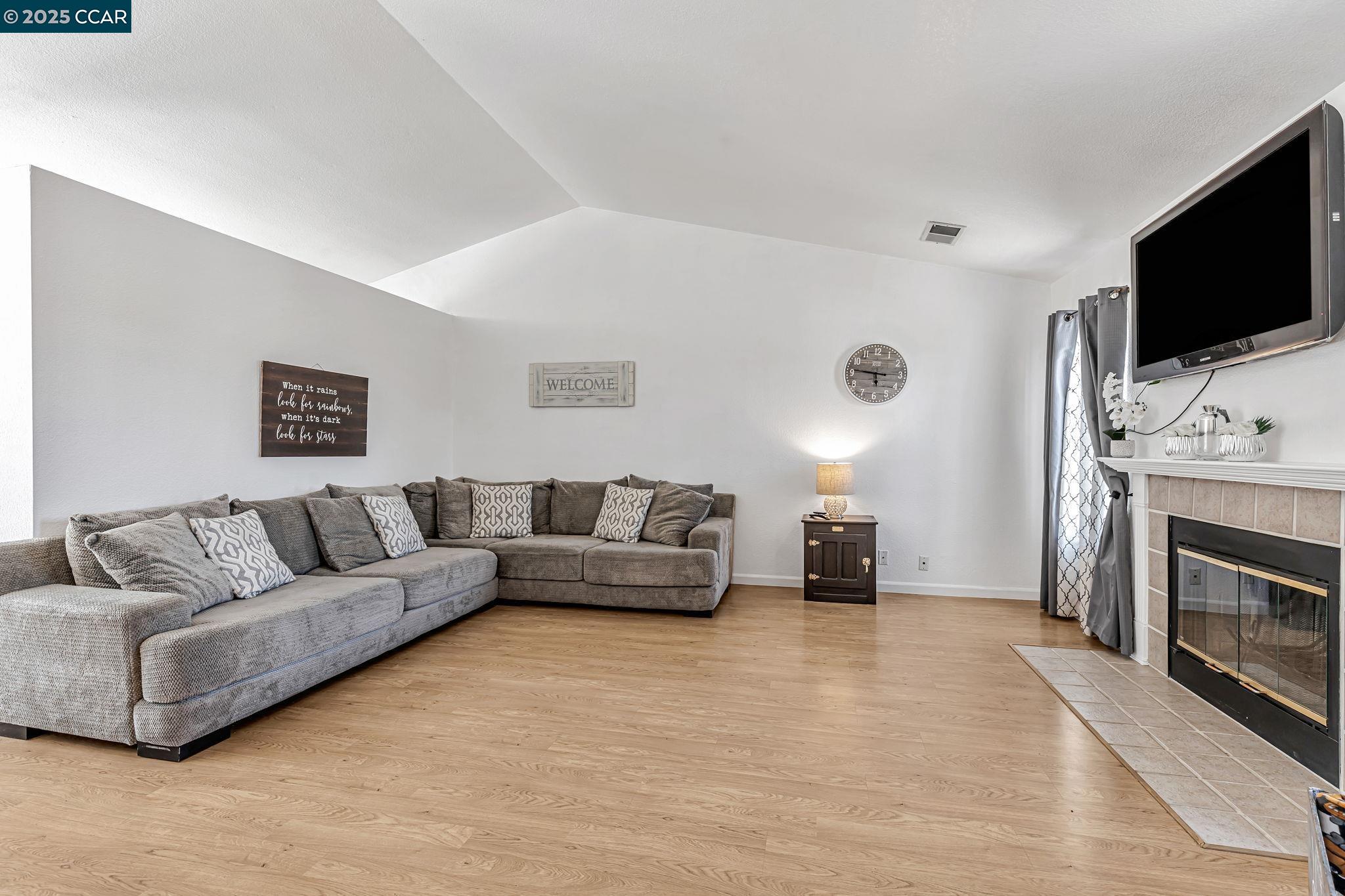 Detail Gallery Image 5 of 35 For 1771 Schooner Way, Pittsburg,  CA 94565 - 3 Beds | 2 Baths
