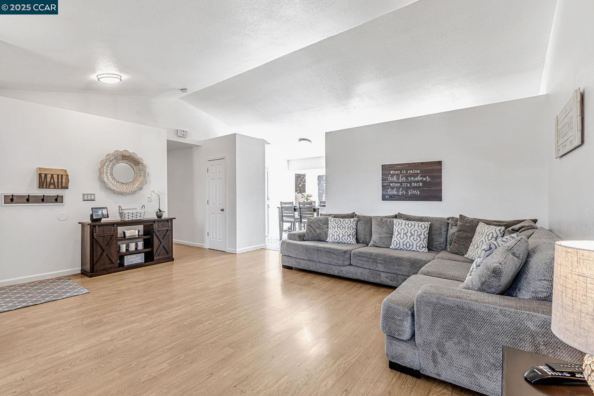 Detail Gallery Image 6 of 35 For 1771 Schooner Way, Pittsburg,  CA 94565 - 3 Beds | 2 Baths