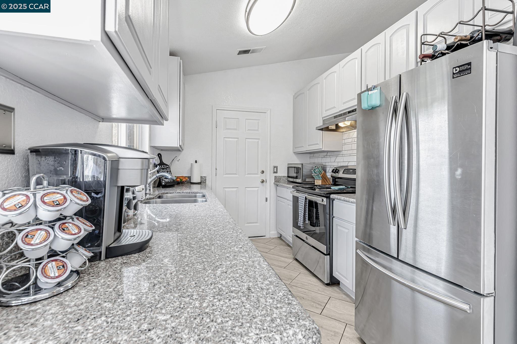 Detail Gallery Image 8 of 35 For 1771 Schooner Way, Pittsburg,  CA 94565 - 3 Beds | 2 Baths