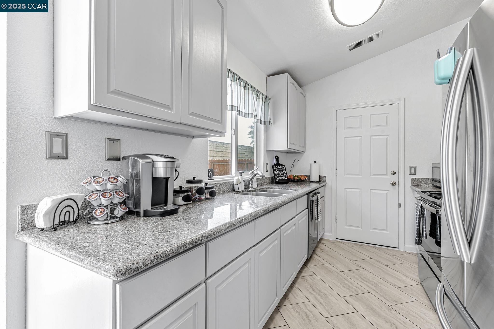 Detail Gallery Image 9 of 35 For 1771 Schooner Way, Pittsburg,  CA 94565 - 3 Beds | 2 Baths
