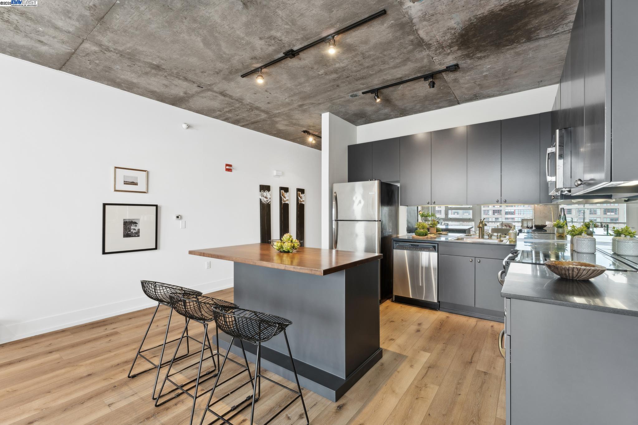 311 Oak St # 729, Oakland, California 94607, 1 Bedroom Bedrooms, 2 Rooms Rooms,1 BathroomBathrooms,Residential,For Sale,311 Oak St # 729,41094854