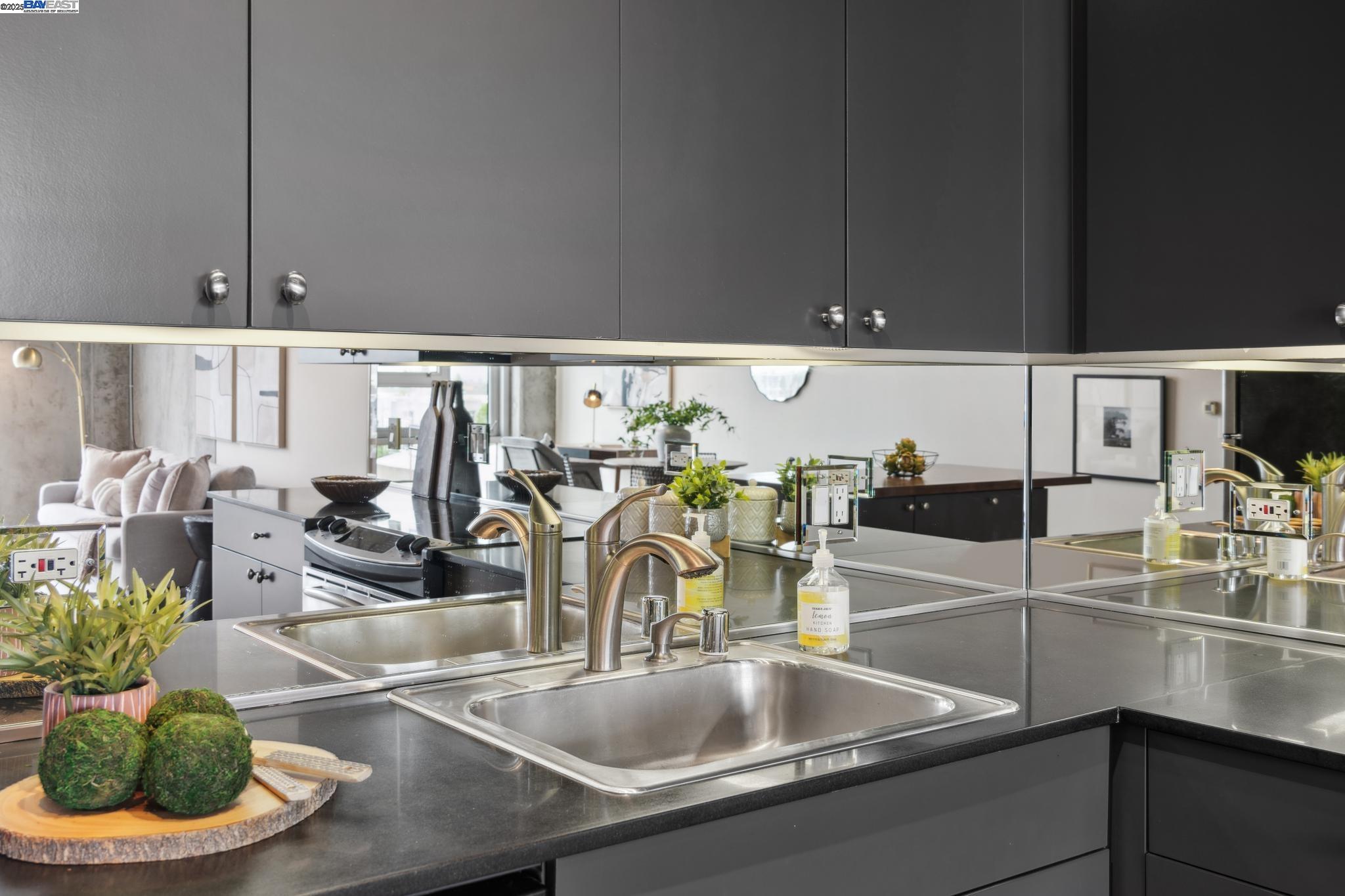 311 Oak St # 729, Oakland, California 94607, 1 Bedroom Bedrooms, 2 Rooms Rooms,1 BathroomBathrooms,Residential,For Sale,311 Oak St # 729,41094854
