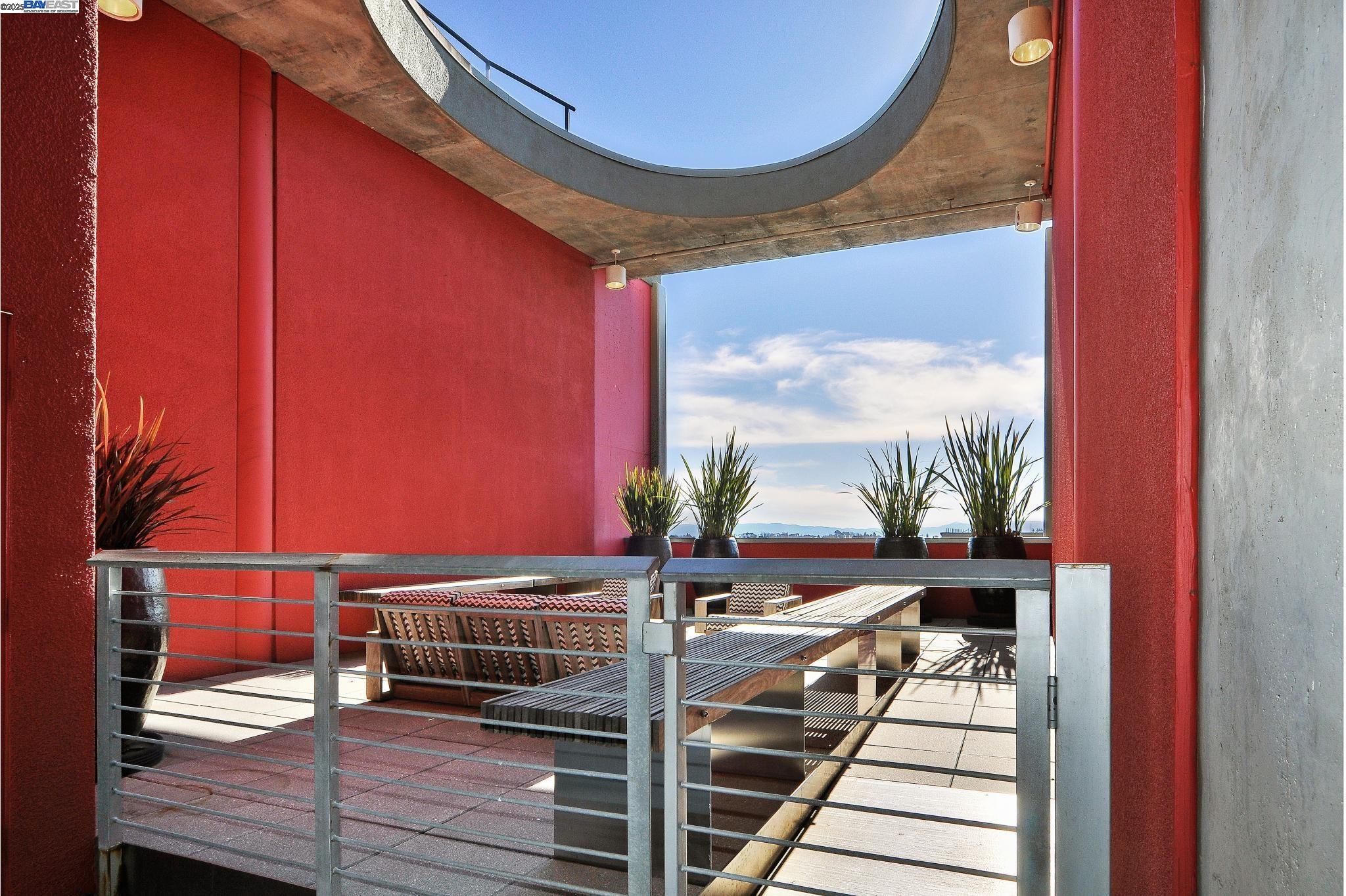 311 Oak St # 729, Oakland, California 94607, 1 Bedroom Bedrooms, 2 Rooms Rooms,1 BathroomBathrooms,Residential,For Sale,311 Oak St # 729,41094854