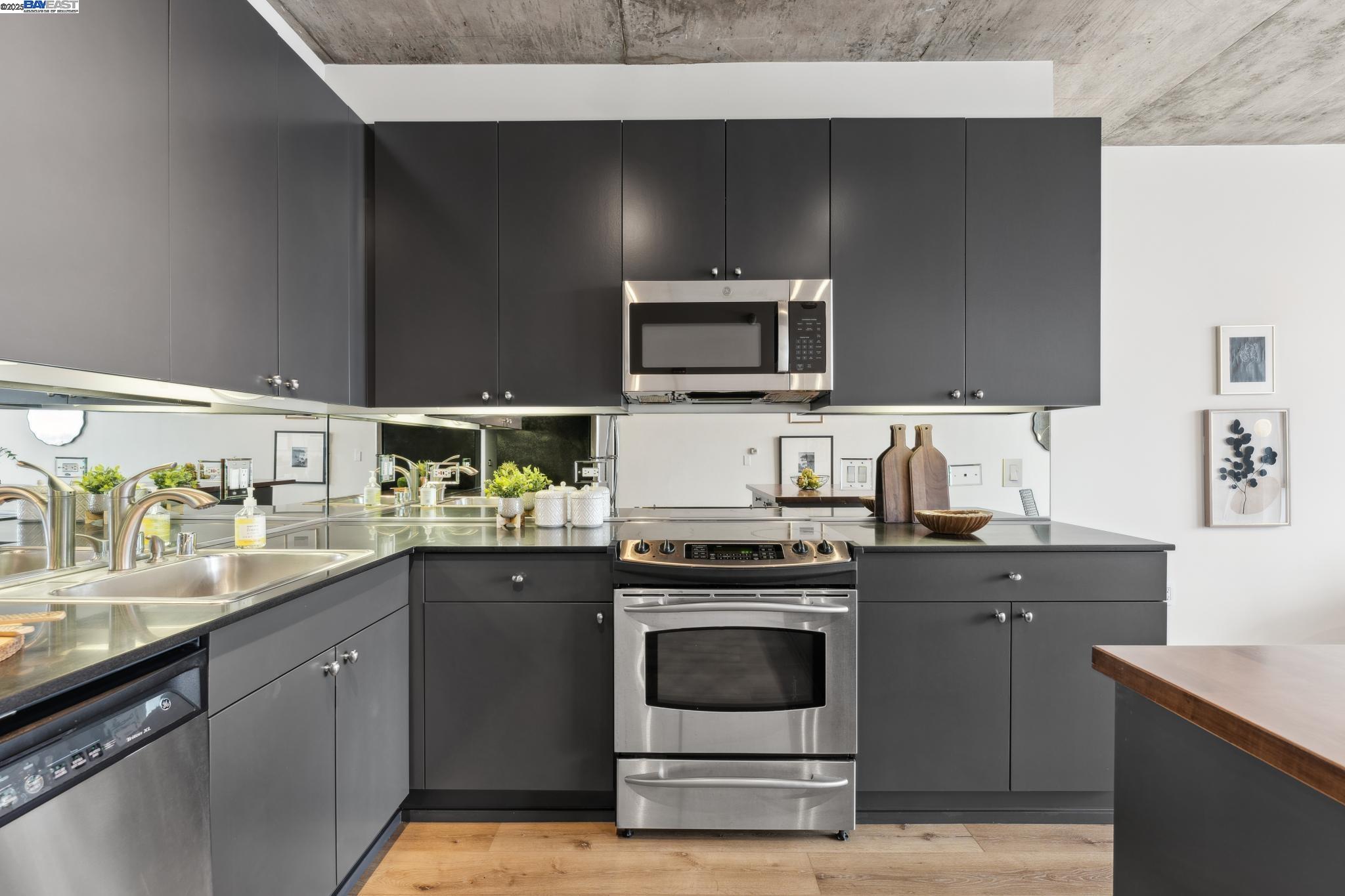 311 Oak St # 729, Oakland, California 94607, 1 Bedroom Bedrooms, 2 Rooms Rooms,1 BathroomBathrooms,Residential,For Sale,311 Oak St # 729,41094854