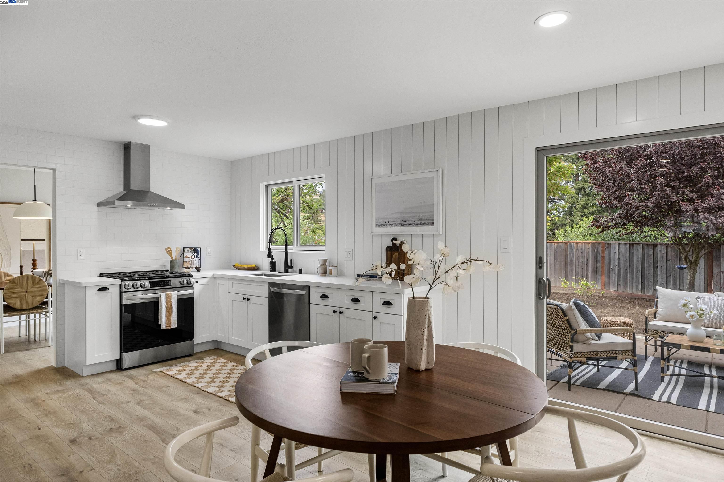 Detail Gallery Image 14 of 58 For 649 Sherree Dr, Martinez,  CA 94553 - 4 Beds | 2 Baths