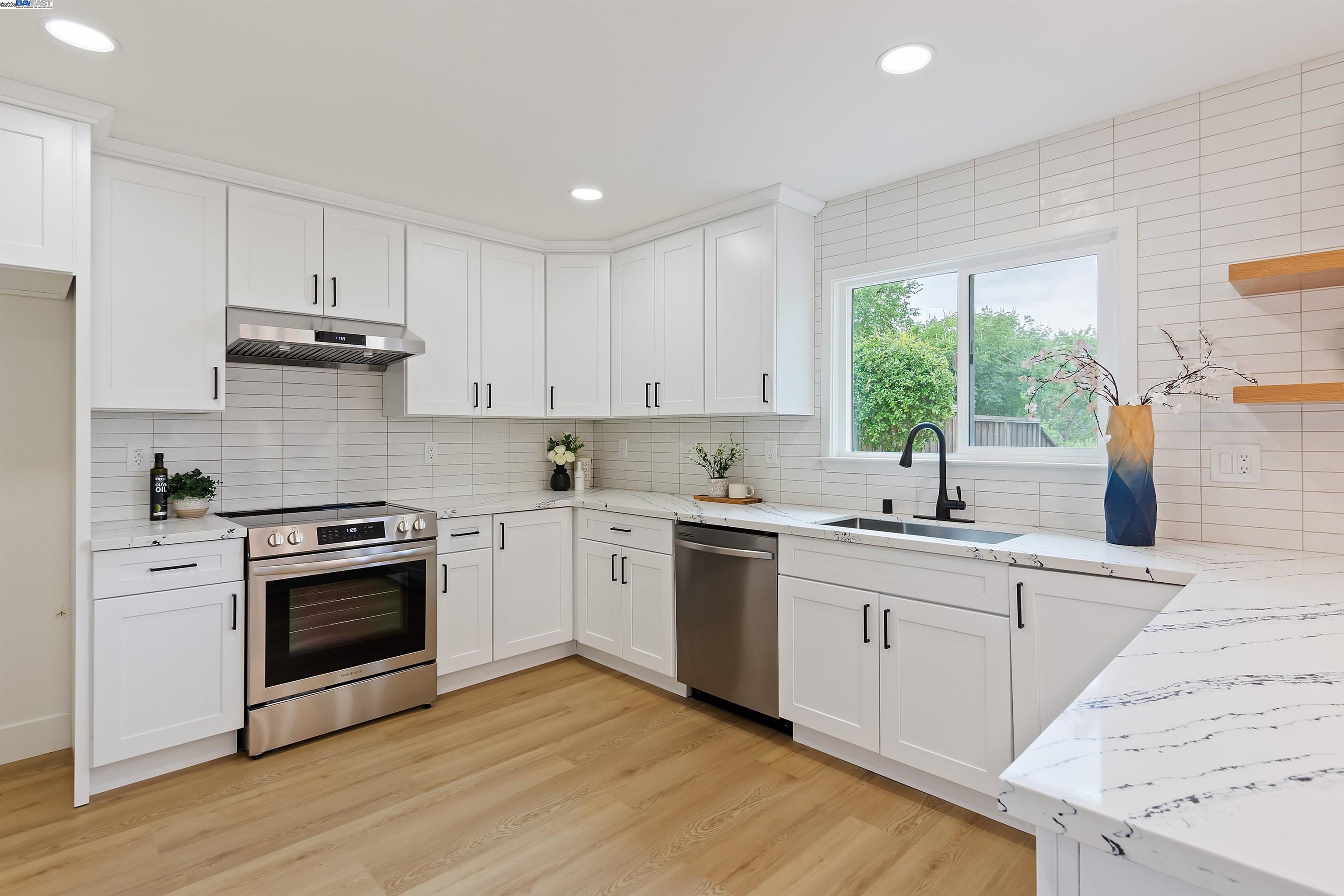 Detail Gallery Image 11 of 28 For 1860 Poplar Dr, Walnut Creek,  CA 94595 - 3 Beds | 2 Baths