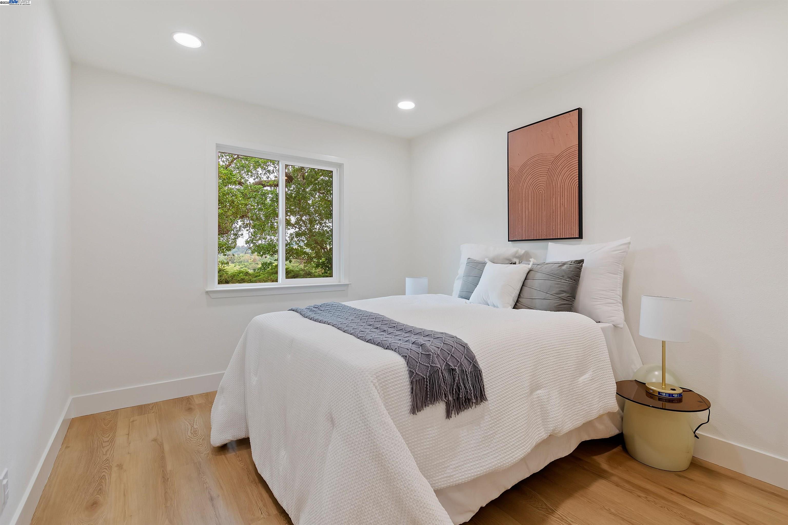 Detail Gallery Image 16 of 28 For 1860 Poplar Dr, Walnut Creek,  CA 94595 - 3 Beds | 2 Baths