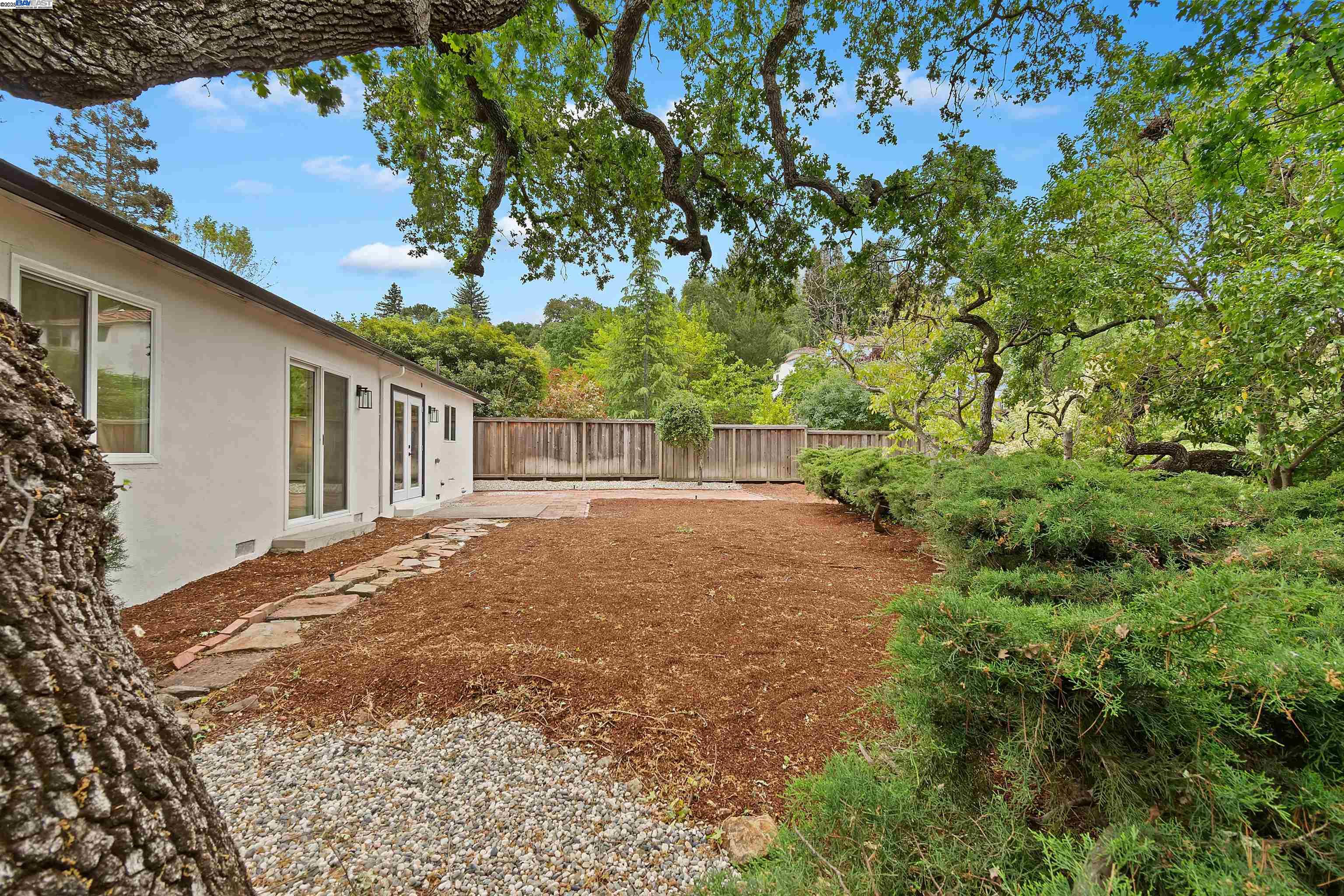 Detail Gallery Image 21 of 28 For 1860 Poplar Dr, Walnut Creek,  CA 94595 - 3 Beds | 2 Baths