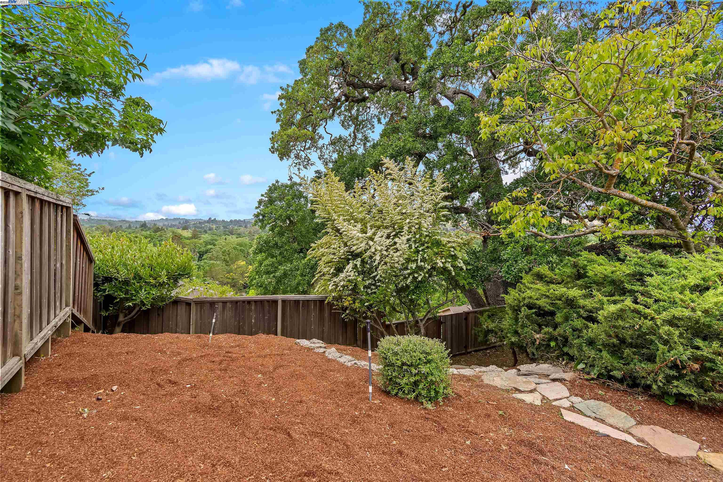 Detail Gallery Image 27 of 28 For 1860 Poplar Dr, Walnut Creek,  CA 94595 - 3 Beds | 2 Baths