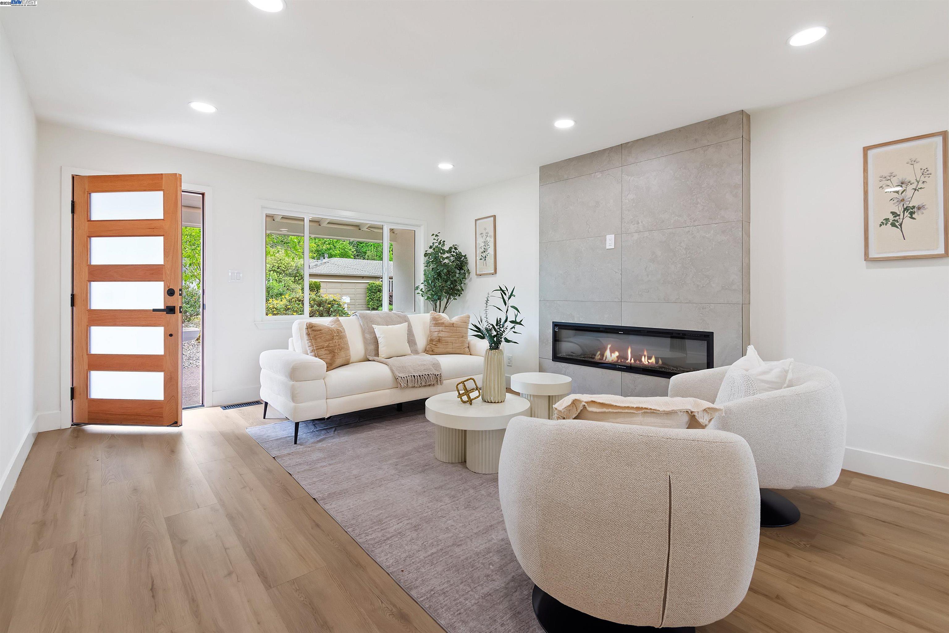 Detail Gallery Image 4 of 28 For 1860 Poplar Dr, Walnut Creek,  CA 94595 - 3 Beds | 2 Baths