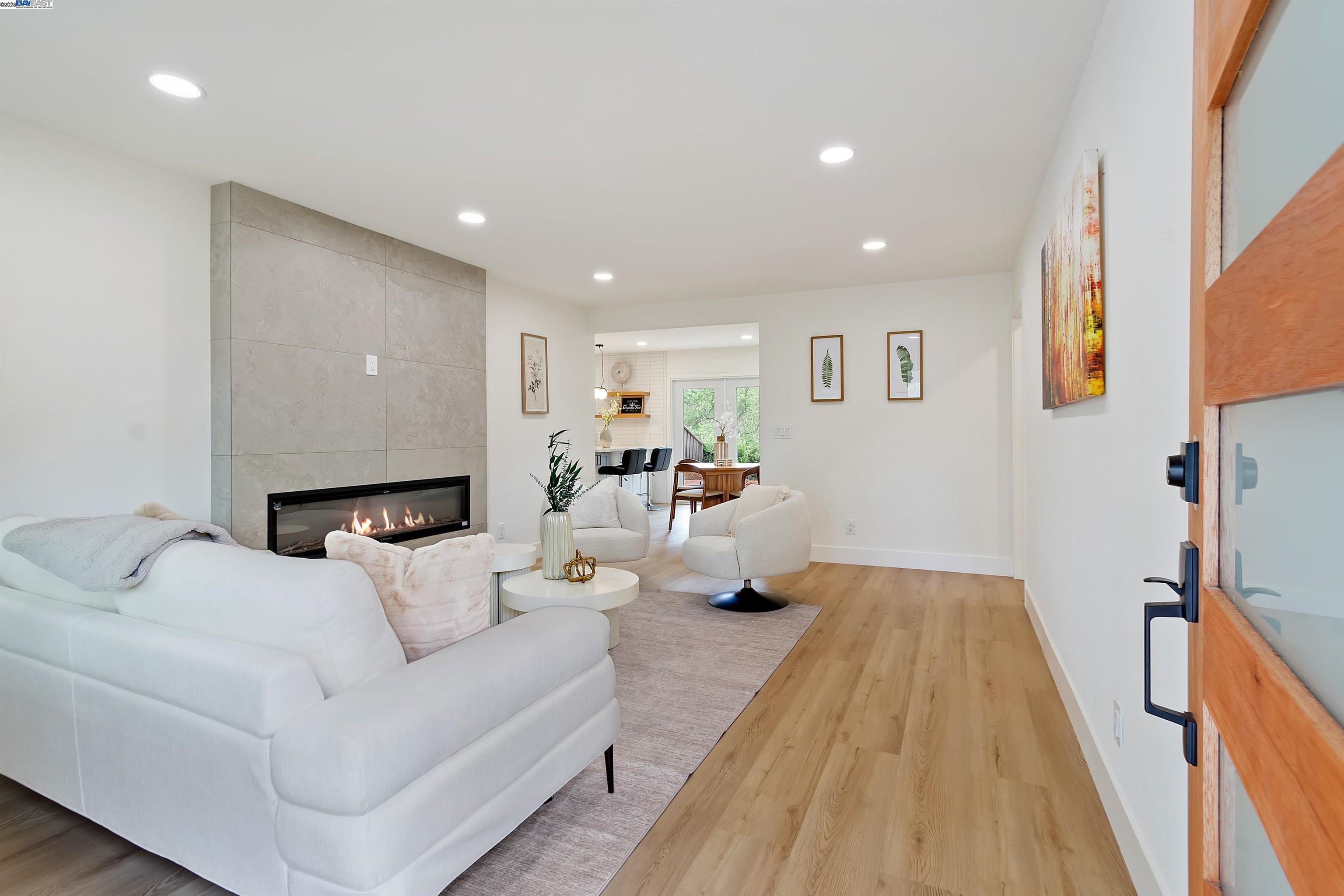 Detail Gallery Image 5 of 28 For 1860 Poplar Dr, Walnut Creek,  CA 94595 - 3 Beds | 2 Baths