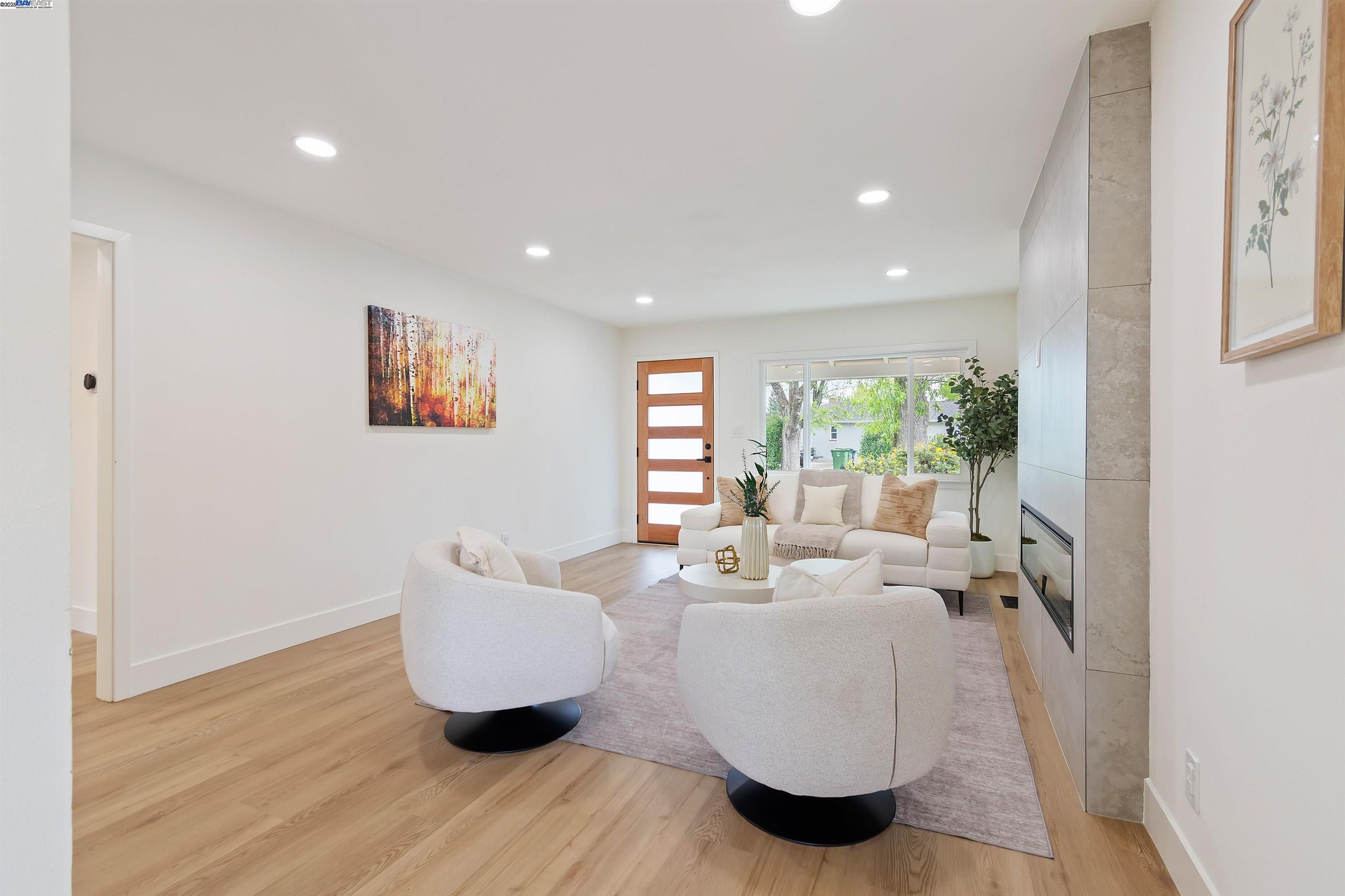 Detail Gallery Image 8 of 28 For 1860 Poplar Dr, Walnut Creek,  CA 94595 - 3 Beds | 2 Baths