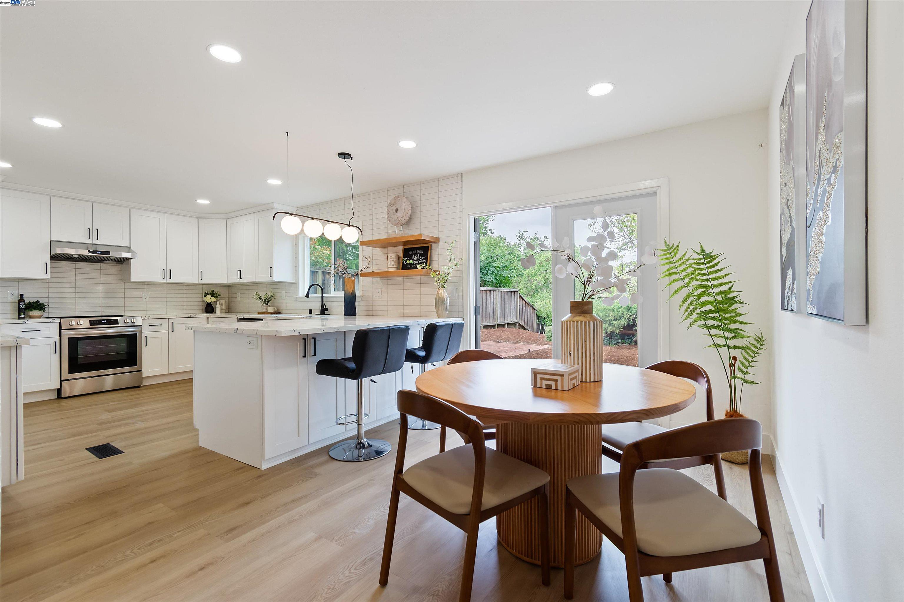 Detail Gallery Image 9 of 28 For 1860 Poplar Dr, Walnut Creek,  CA 94595 - 3 Beds | 2 Baths