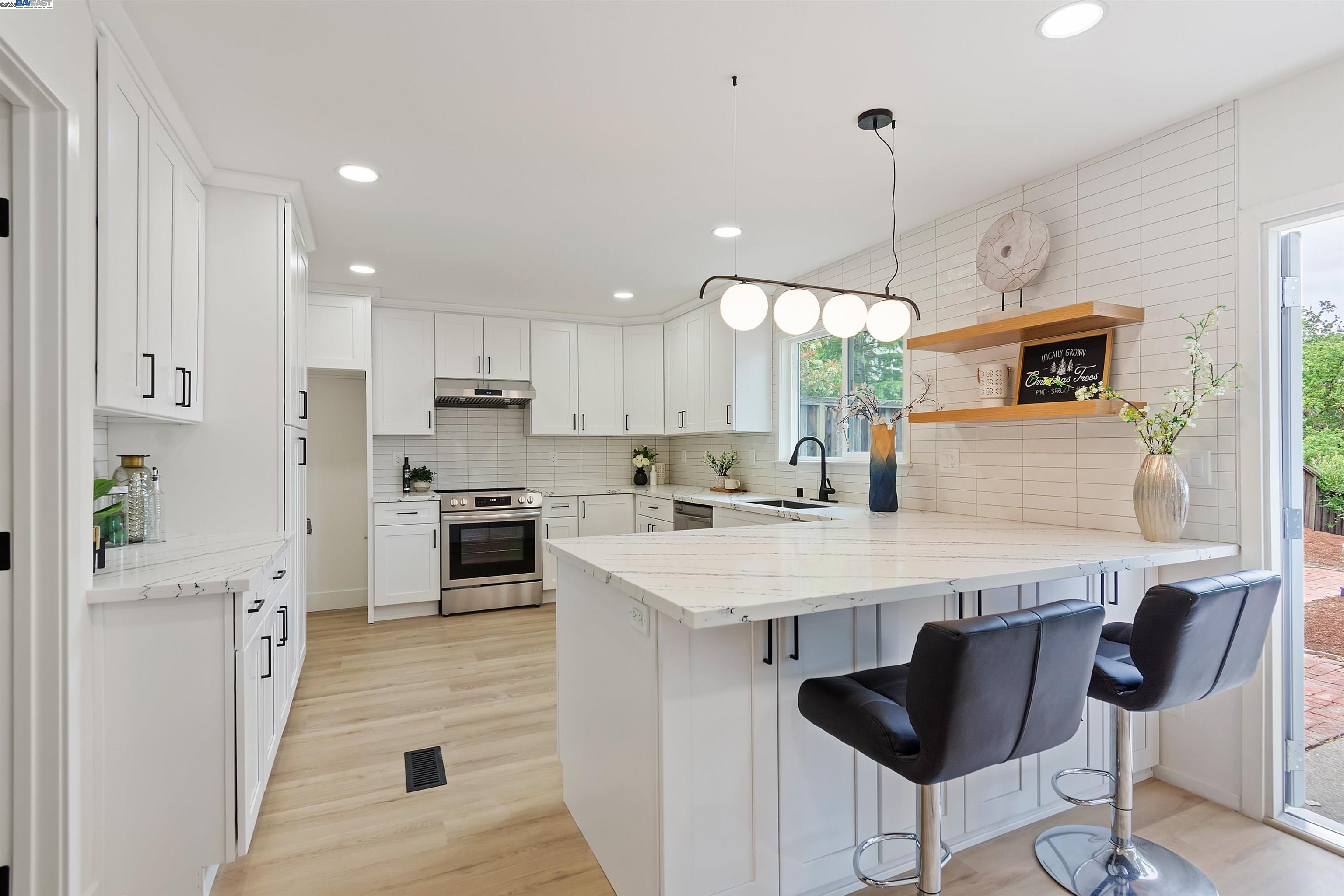 Detail Gallery Image 10 of 28 For 1860 Poplar Dr, Walnut Creek,  CA 94595 - 3 Beds | 2 Baths