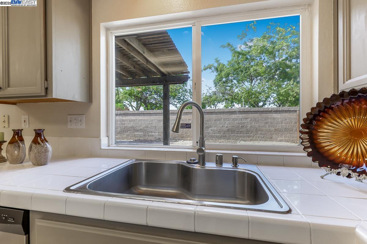 Detail Gallery Image 16 of 51 For 741 Glencreek Dr, Tracy,  CA 95377 - 4 Beds | 2/1 Baths