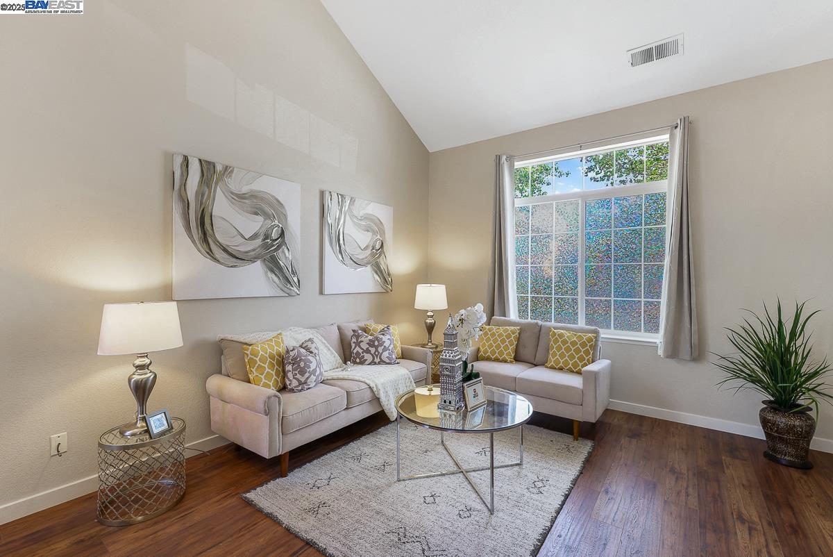 Detail Gallery Image 3 of 51 For 741 Glencreek Dr, Tracy,  CA 95377 - 4 Beds | 2/1 Baths