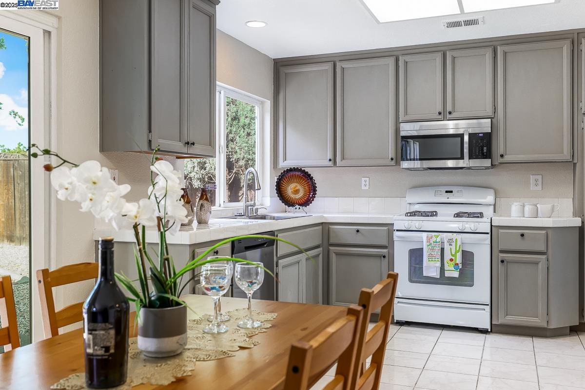 Detail Gallery Image 29 of 51 For 741 Glencreek Dr, Tracy,  CA 95377 - 4 Beds | 2/1 Baths