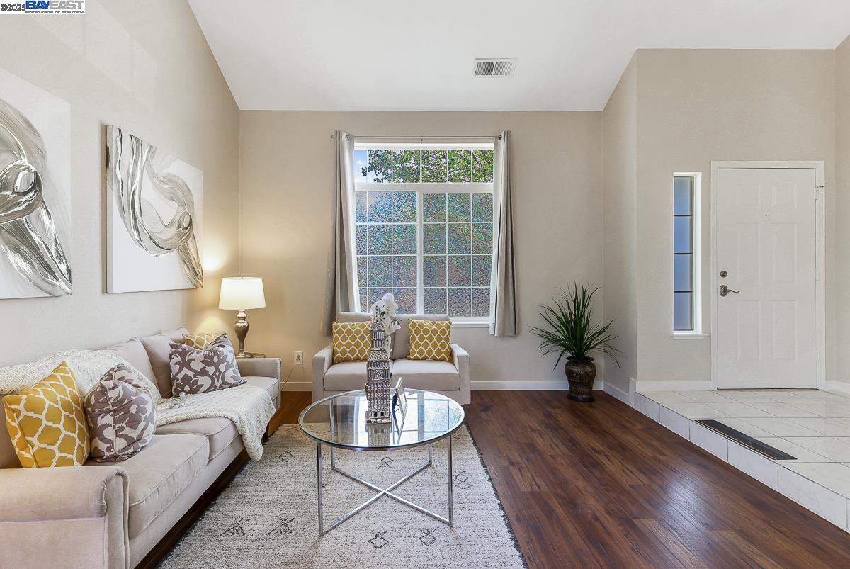 Detail Gallery Image 8 of 51 For 741 Glencreek Dr, Tracy,  CA 95377 - 4 Beds | 2/1 Baths