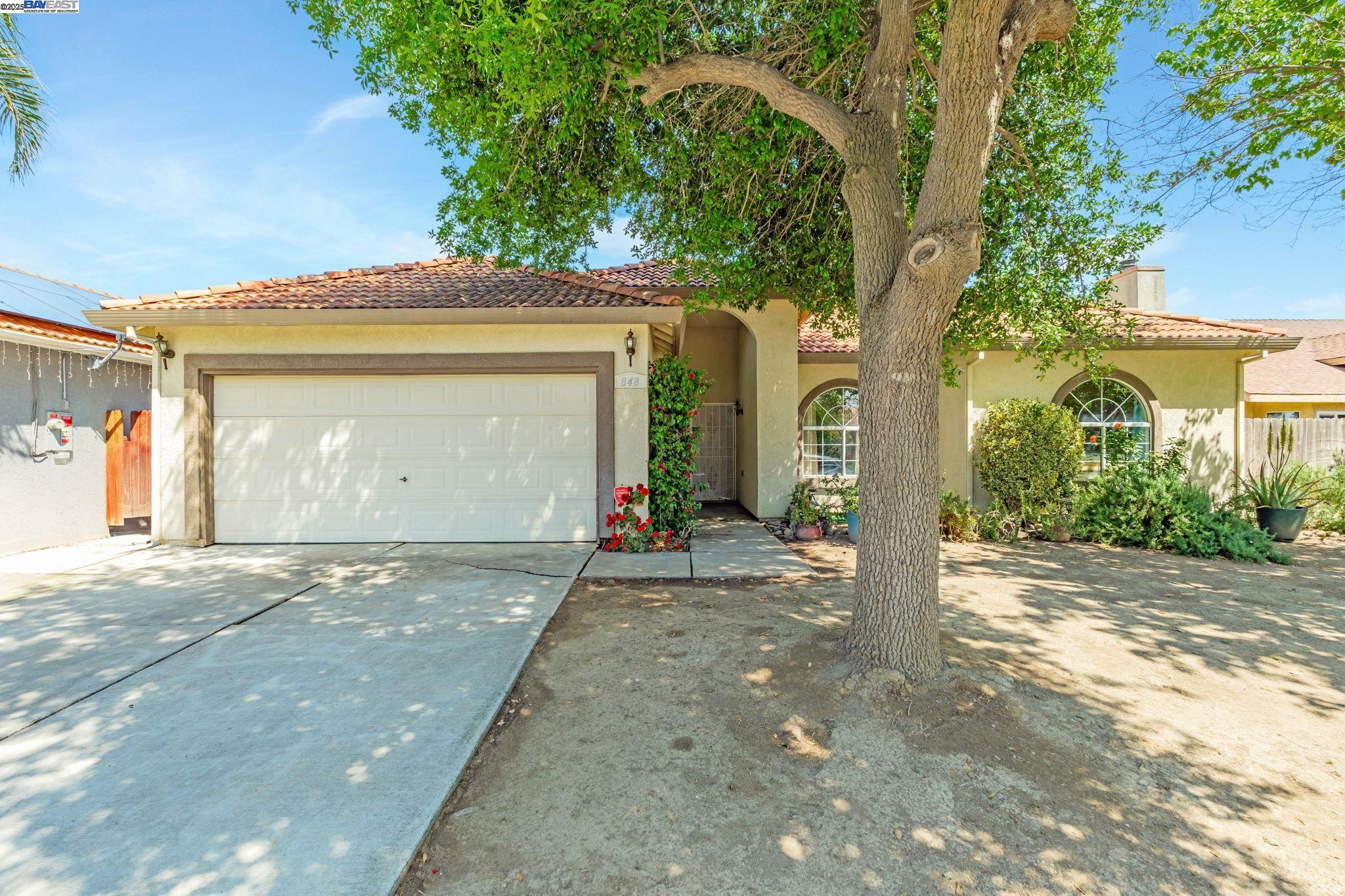 Detail Gallery Image 2 of 50 For 848 La Cresta Ct, Los Banos,  CA 93635 - 3 Beds | 2 Baths