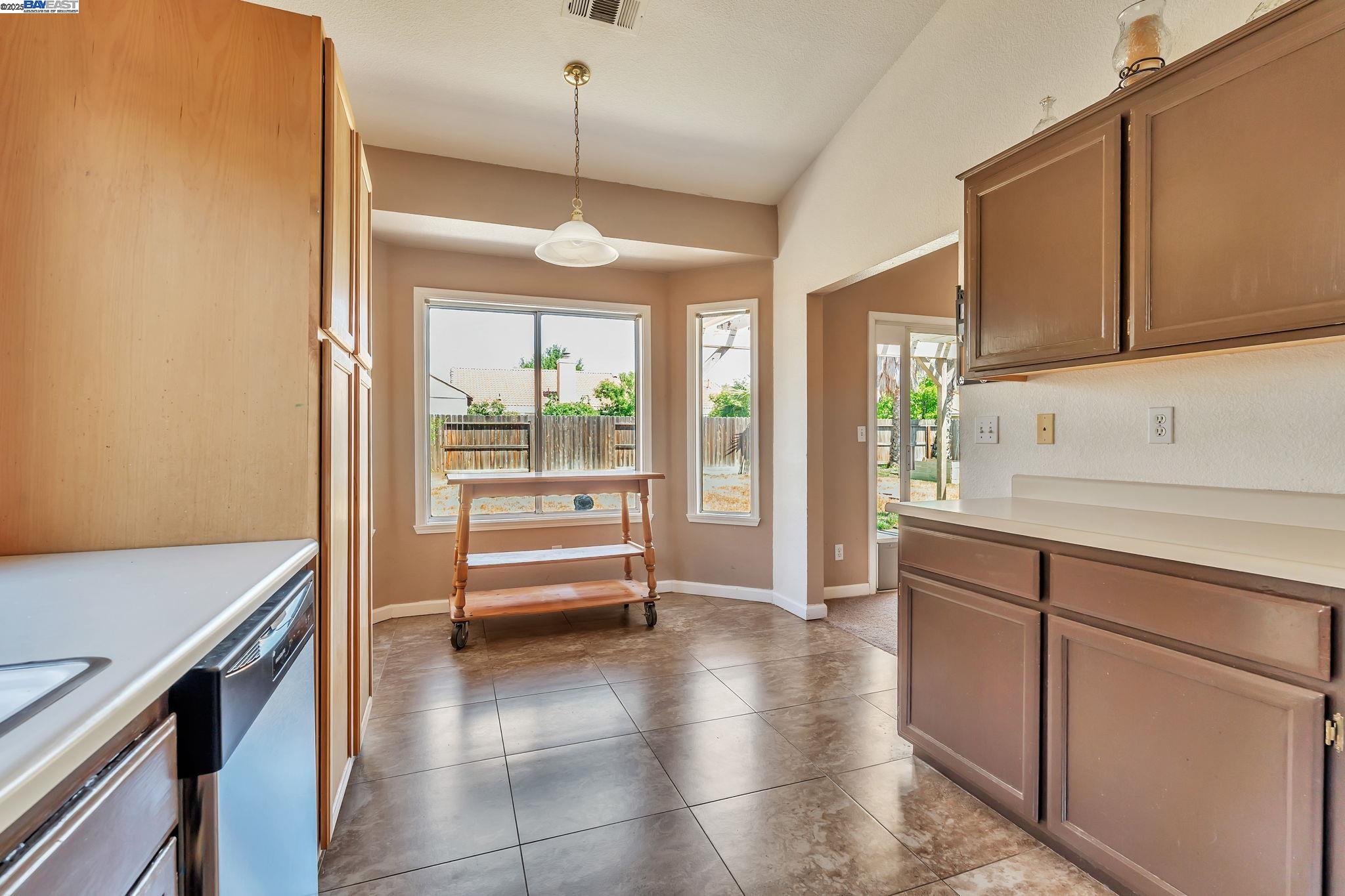 Detail Gallery Image 15 of 50 For 848 La Cresta Ct, Los Banos,  CA 93635 - 3 Beds | 2 Baths