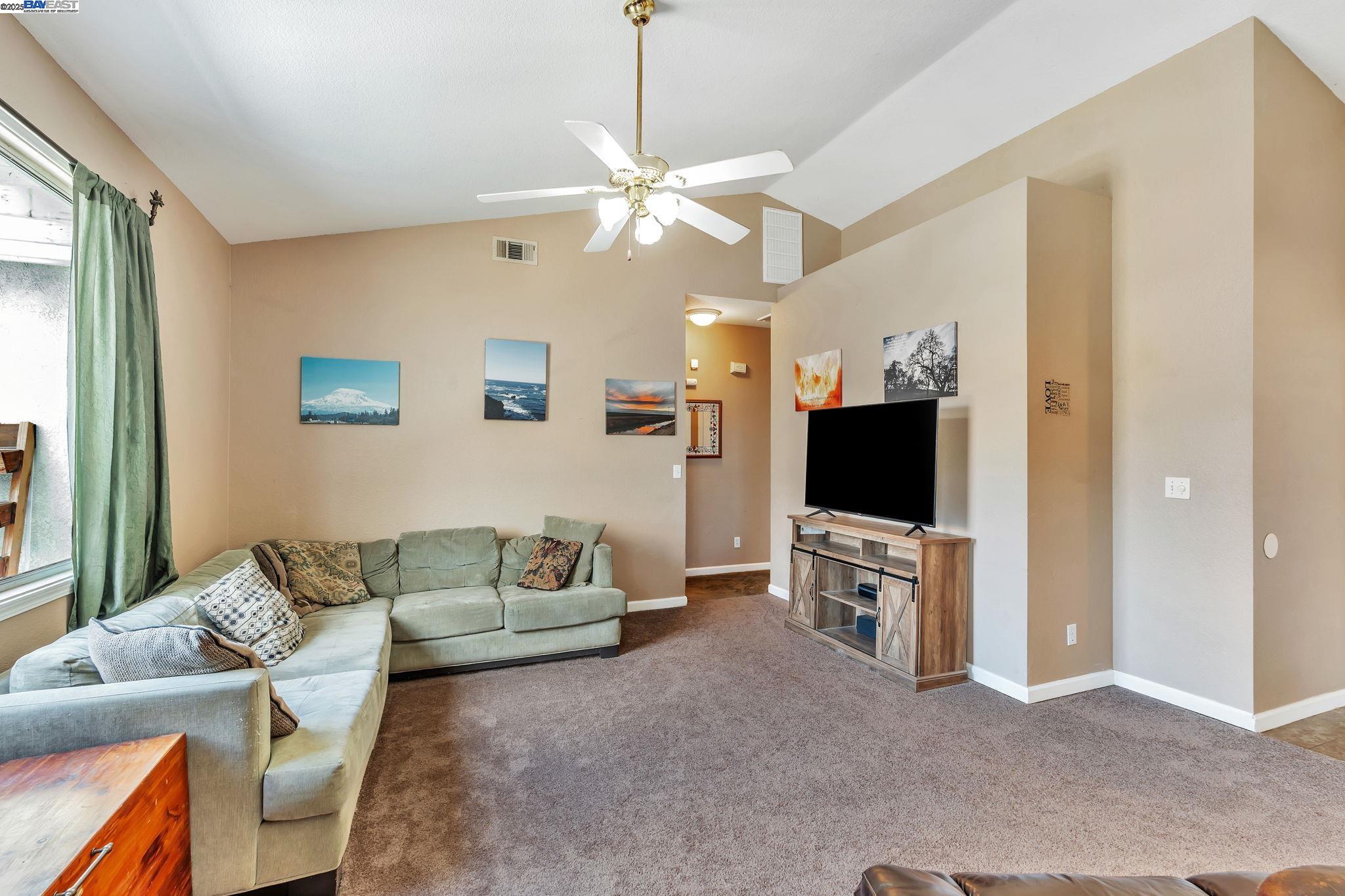 Detail Gallery Image 3 of 50 For 848 La Cresta Ct, Los Banos,  CA 93635 - 3 Beds | 2 Baths