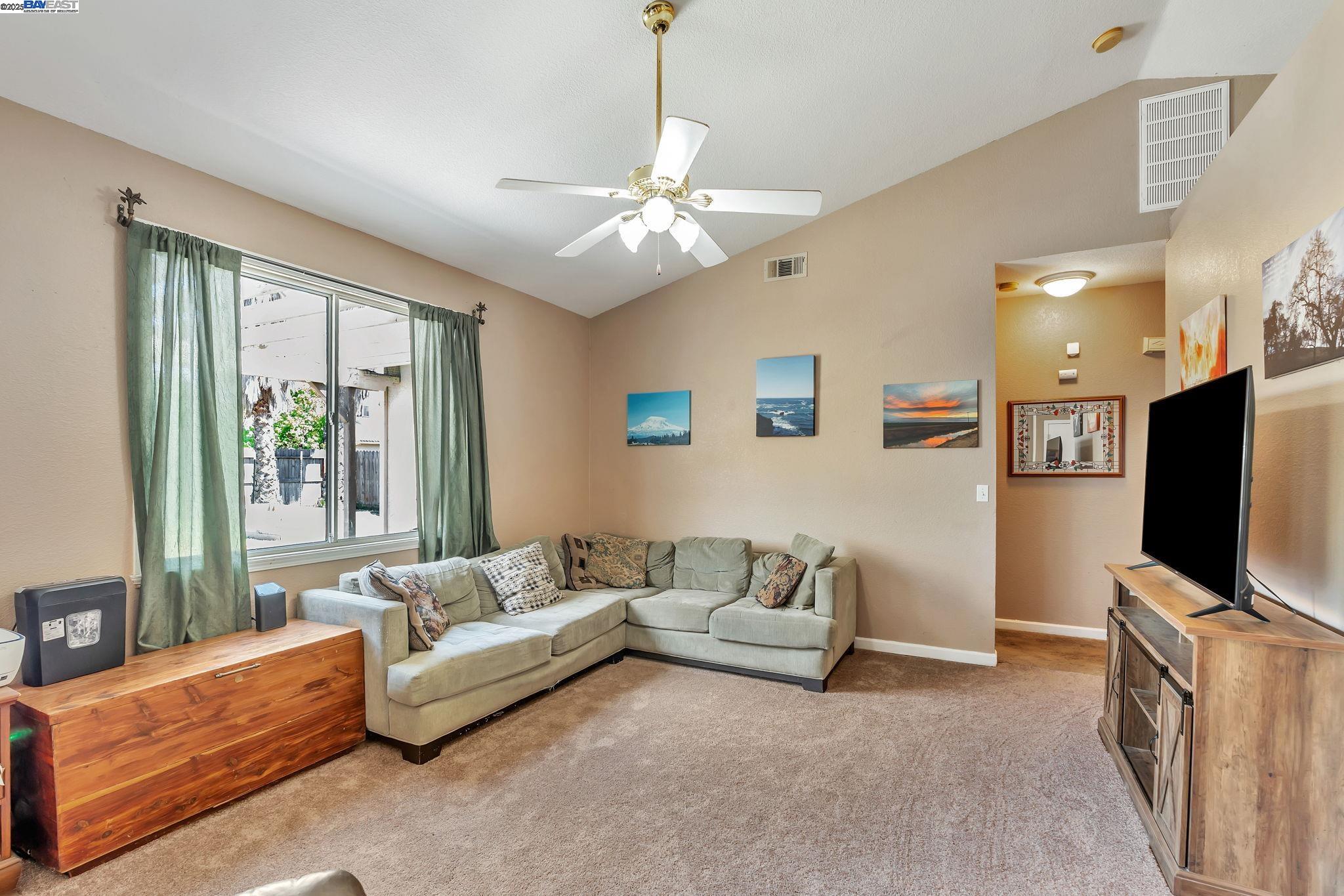 Detail Gallery Image 7 of 50 For 848 La Cresta Ct, Los Banos,  CA 93635 - 3 Beds | 2 Baths
