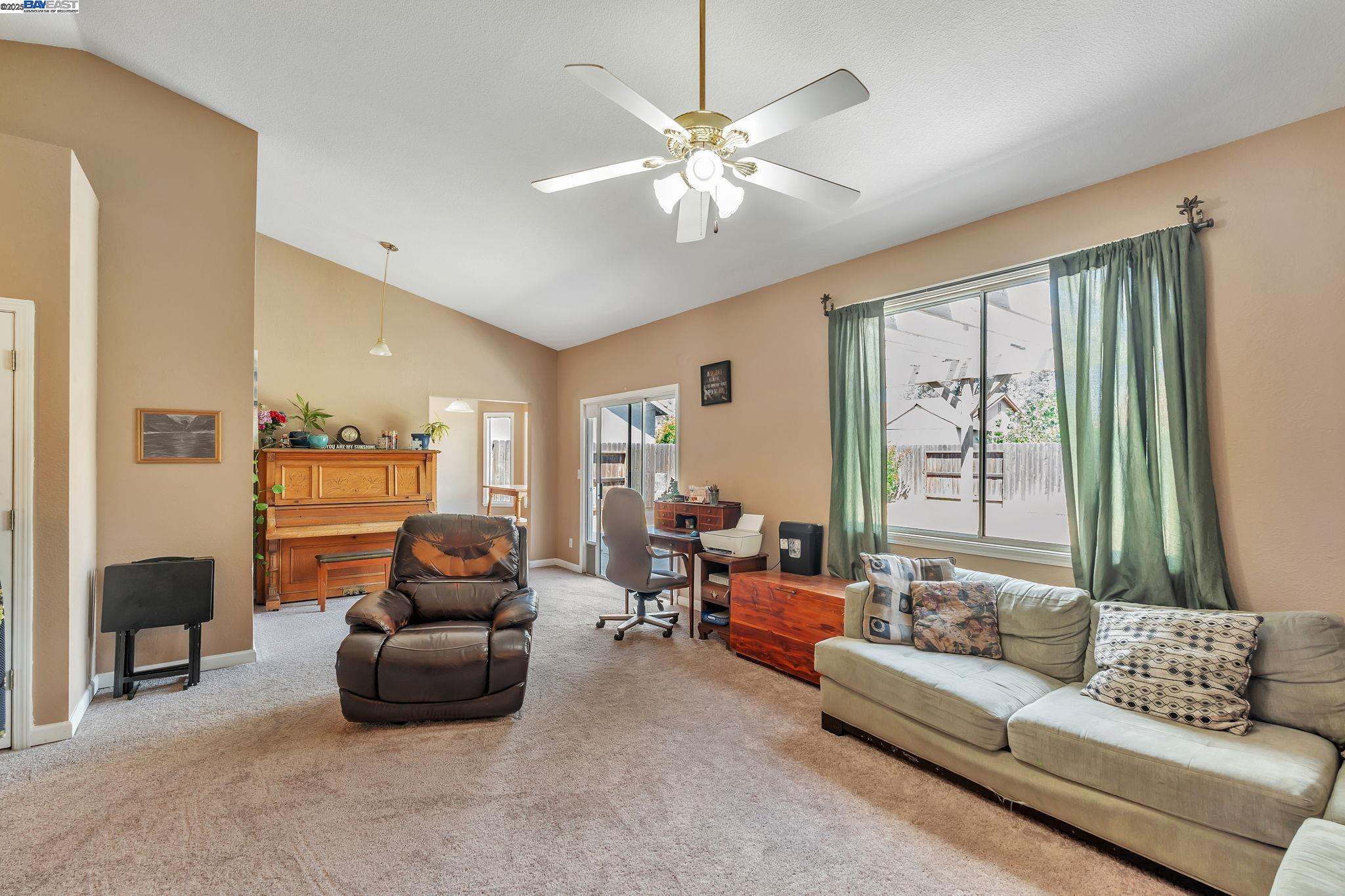 Detail Gallery Image 8 of 50 For 848 La Cresta Ct, Los Banos,  CA 93635 - 3 Beds | 2 Baths