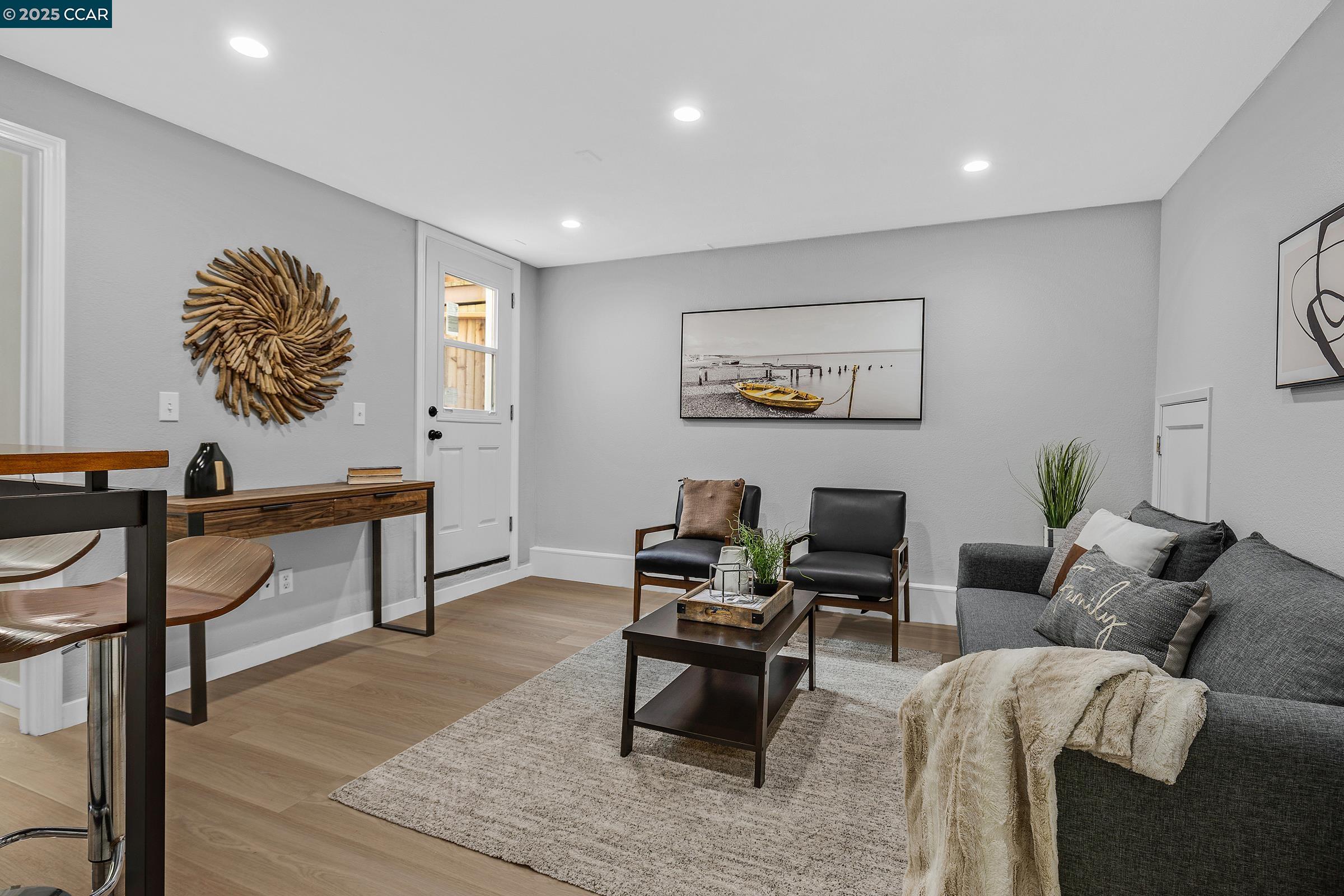 Detail Gallery Image 5 of 28 For 504 Monterey Blvd, San Francisco,  CA 94127 - 4 Beds | 2 Baths