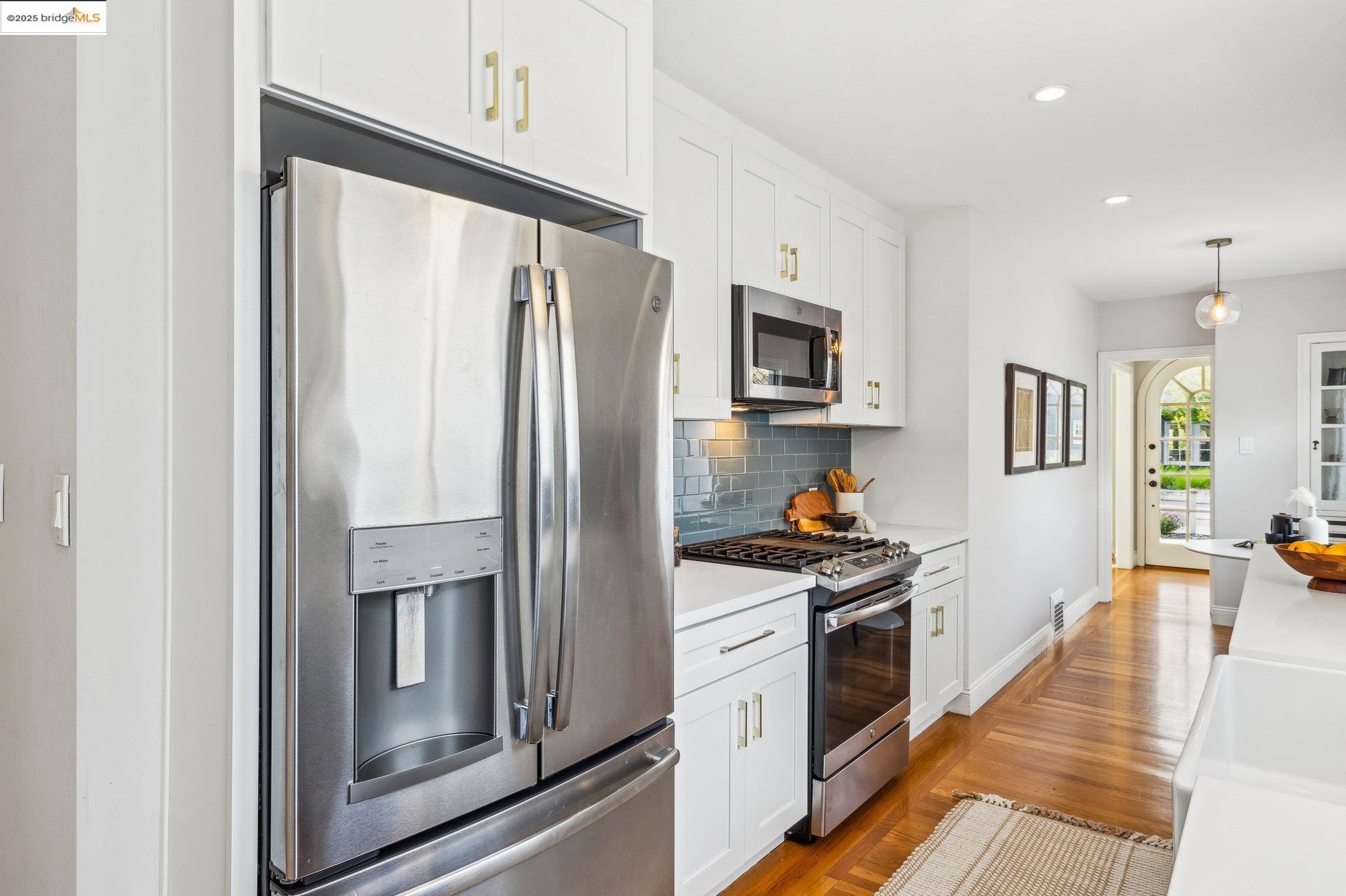 Detail Gallery Image 12 of 41 For 1265 Holman Rd., Oakland,  CA 94610 - 3 Beds | 3 Baths