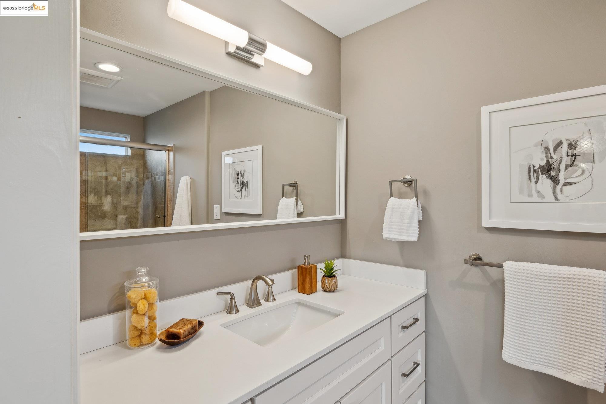 Detail Gallery Image 26 of 41 For 1265 Holman Rd., Oakland,  CA 94610 - 3 Beds | 3 Baths