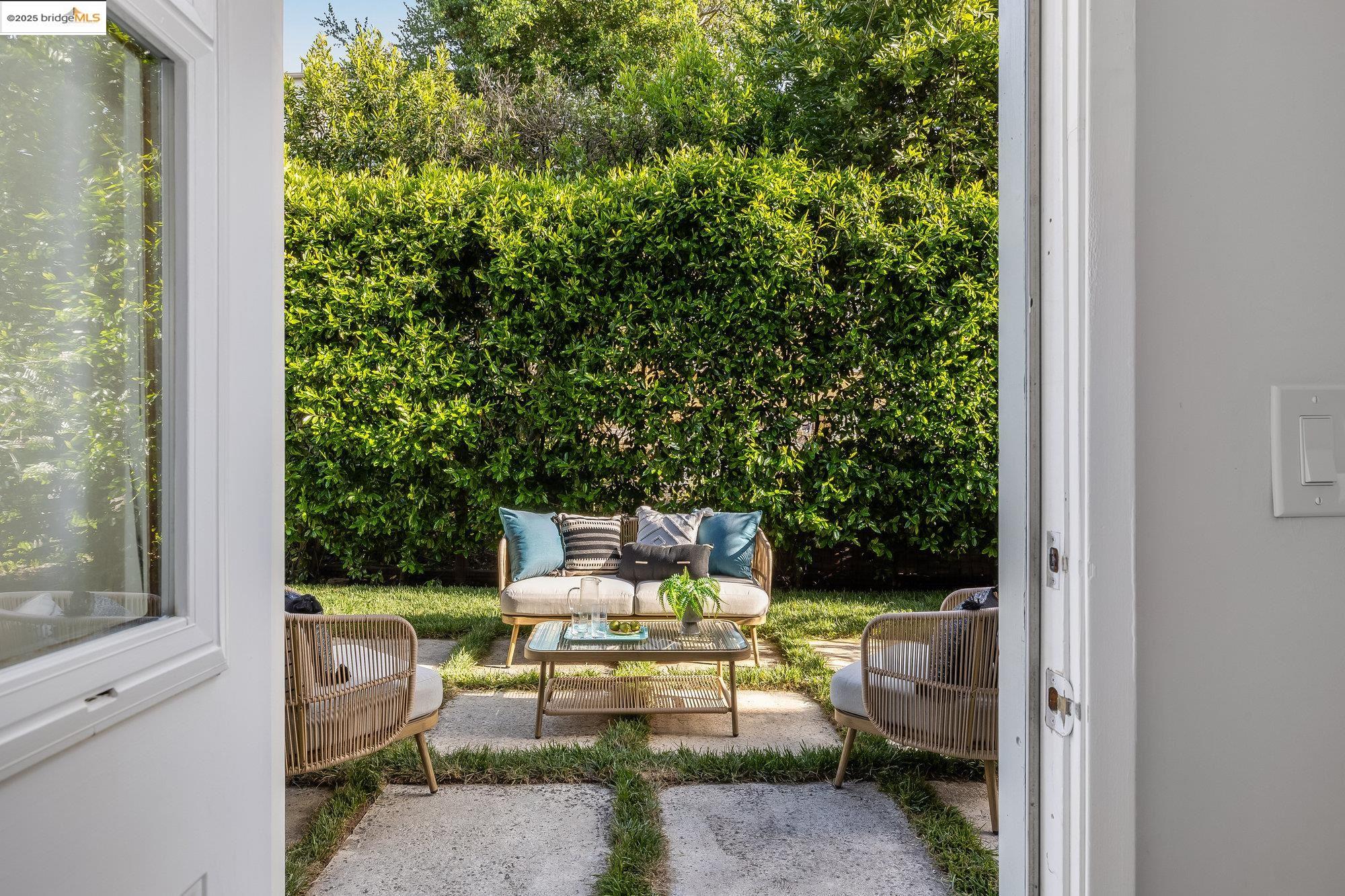 Detail Gallery Image 36 of 41 For 1265 Holman Rd., Oakland,  CA 94610 - 3 Beds | 3 Baths