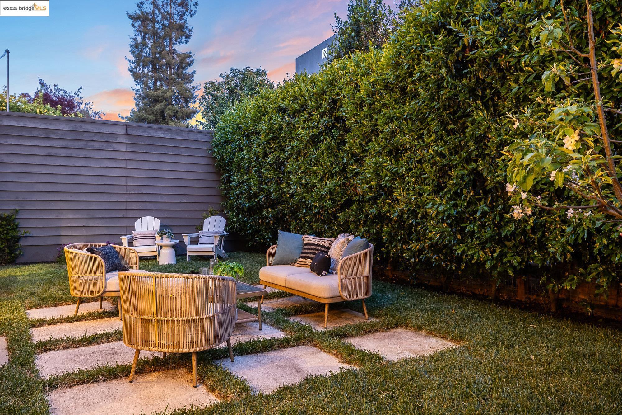 Detail Gallery Image 37 of 41 For 1265 Holman Rd., Oakland,  CA 94610 - 3 Beds | 3 Baths
