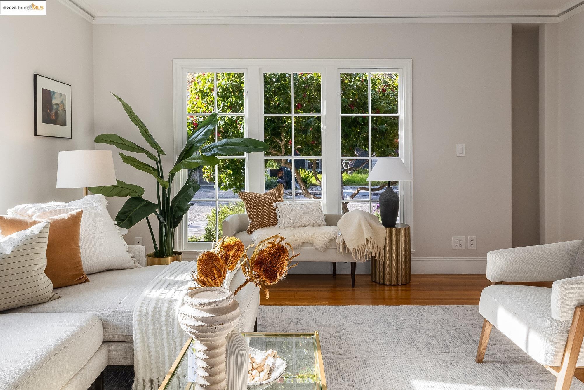 Detail Gallery Image 5 of 41 For 1265 Holman Rd., Oakland,  CA 94610 - 3 Beds | 3 Baths