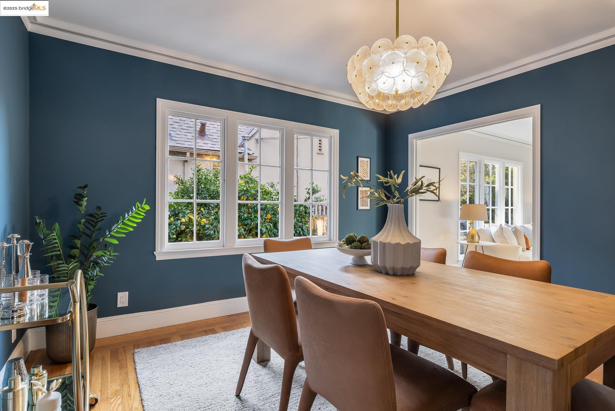 Detail Gallery Image 8 of 41 For 1265 Holman Rd., Oakland,  CA 94610 - 3 Beds | 3 Baths