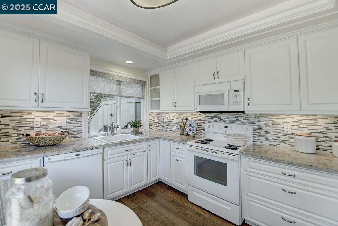 Detail Gallery Image 3 of 28 For 3258 Rossmoor Pkwy #3,  Walnut Creek,  CA 94595 - 2 Beds | 2 Baths