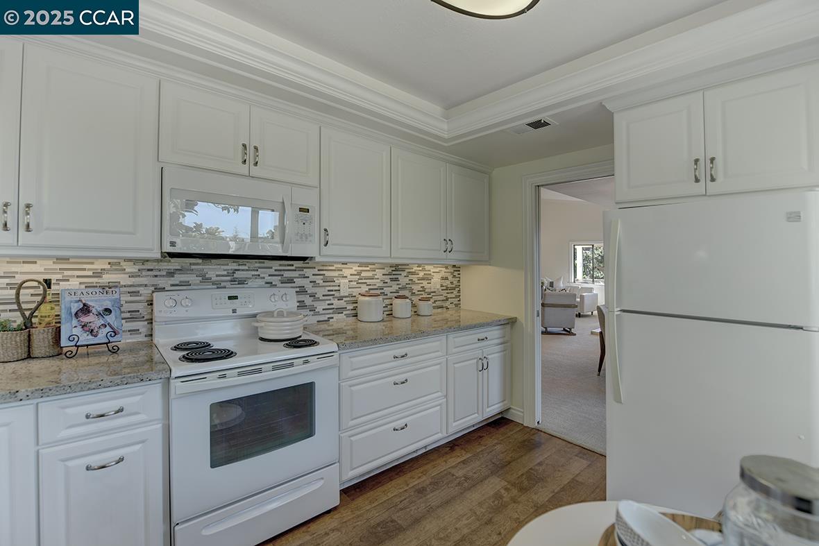 Detail Gallery Image 4 of 28 For 3258 Rossmoor Pkwy #3,  Walnut Creek,  CA 94595 - 2 Beds | 2 Baths