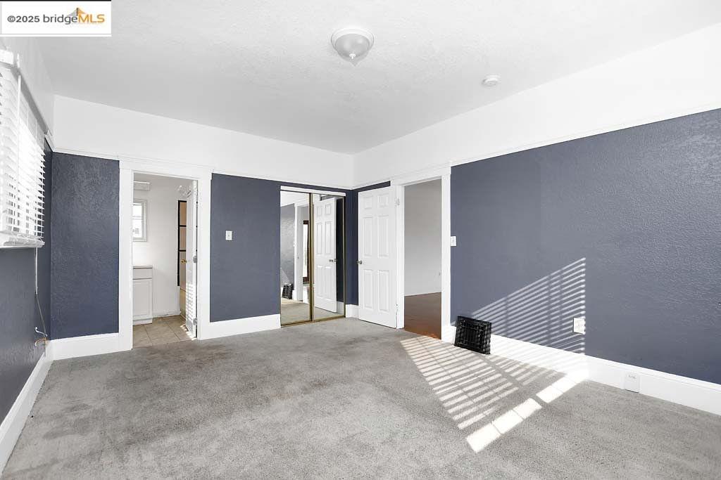 Detail Gallery Image 11 of 28 For 5540 E 17th St, Oakland,  CA 94621 - 3 Beds | 2 Baths
