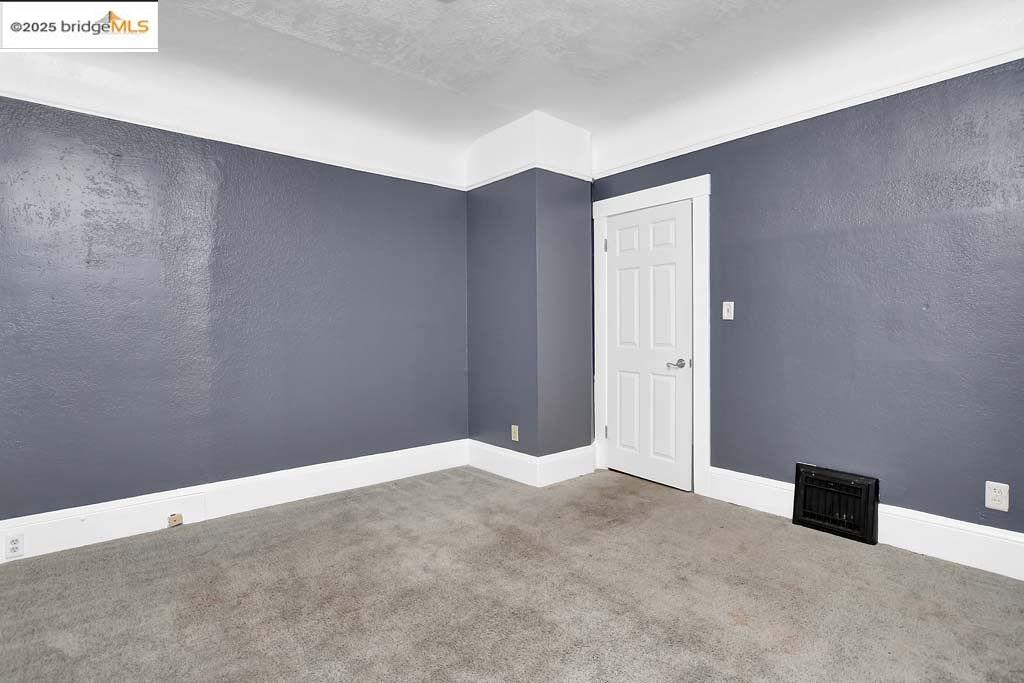 Detail Gallery Image 16 of 28 For 5540 E 17th St, Oakland,  CA 94621 - 3 Beds | 2 Baths