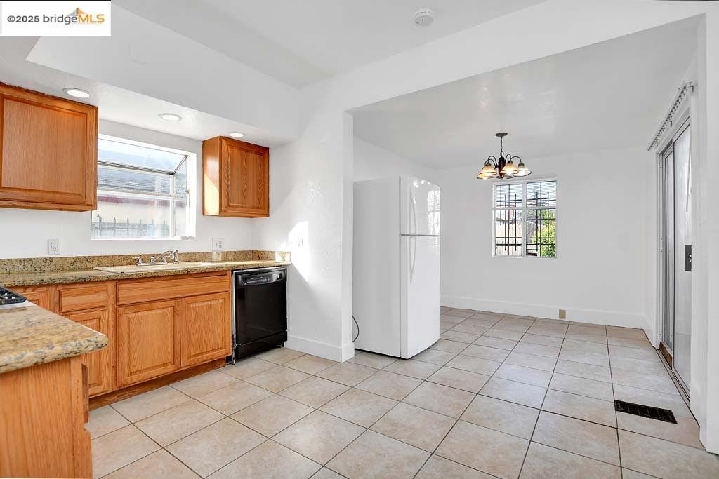 Detail Gallery Image 17 of 28 For 5540 E 17th St, Oakland,  CA 94621 - 3 Beds | 2 Baths