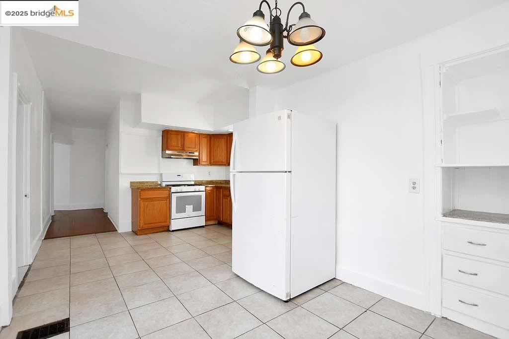 Detail Gallery Image 20 of 28 For 5540 E 17th St, Oakland,  CA 94621 - 3 Beds | 2 Baths