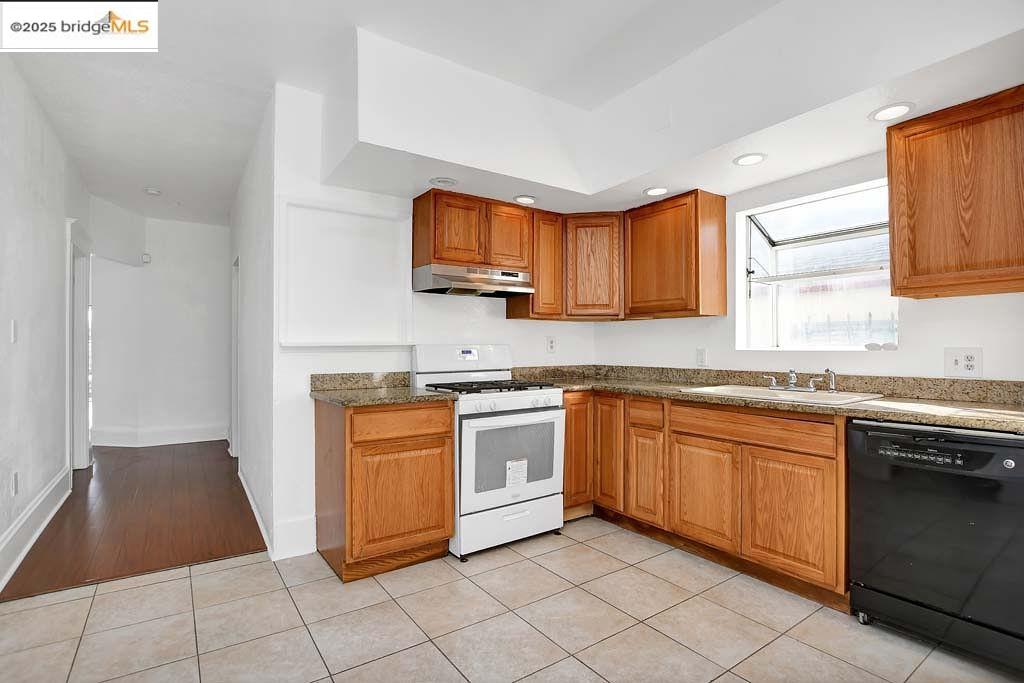 Detail Gallery Image 23 of 28 For 5540 E 17th St, Oakland,  CA 94621 - 3 Beds | 2 Baths