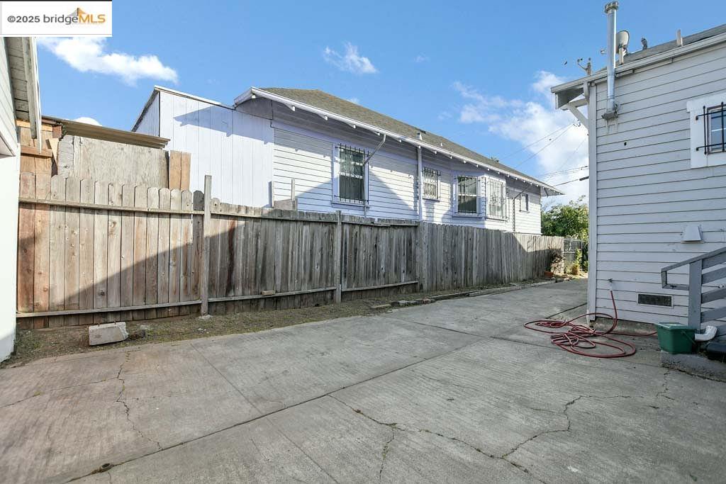 Detail Gallery Image 25 of 28 For 5540 E 17th St, Oakland,  CA 94621 - 3 Beds | 2 Baths