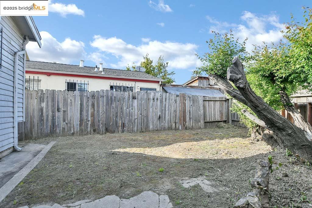 Detail Gallery Image 26 of 28 For 5540 E 17th St, Oakland,  CA 94621 - 3 Beds | 2 Baths