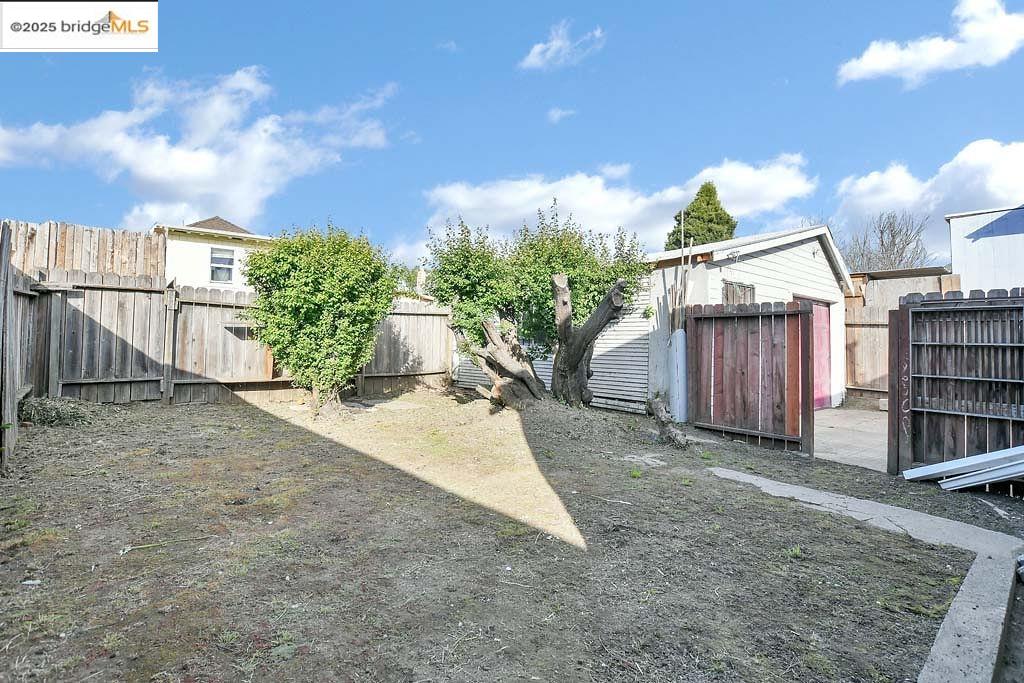 Detail Gallery Image 27 of 28 For 5540 E 17th St, Oakland,  CA 94621 - 3 Beds | 2 Baths