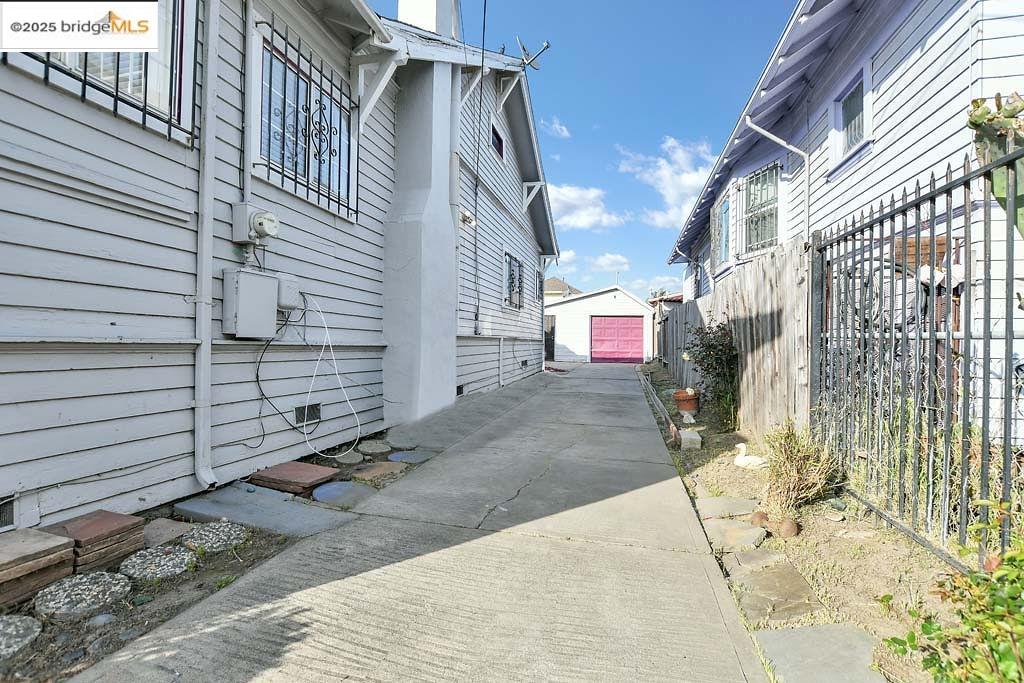Detail Gallery Image 28 of 28 For 5540 E 17th St, Oakland,  CA 94621 - 3 Beds | 2 Baths