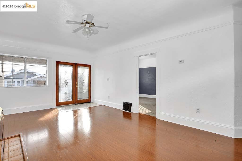 Detail Gallery Image 9 of 28 For 5540 E 17th St, Oakland,  CA 94621 - 3 Beds | 2 Baths