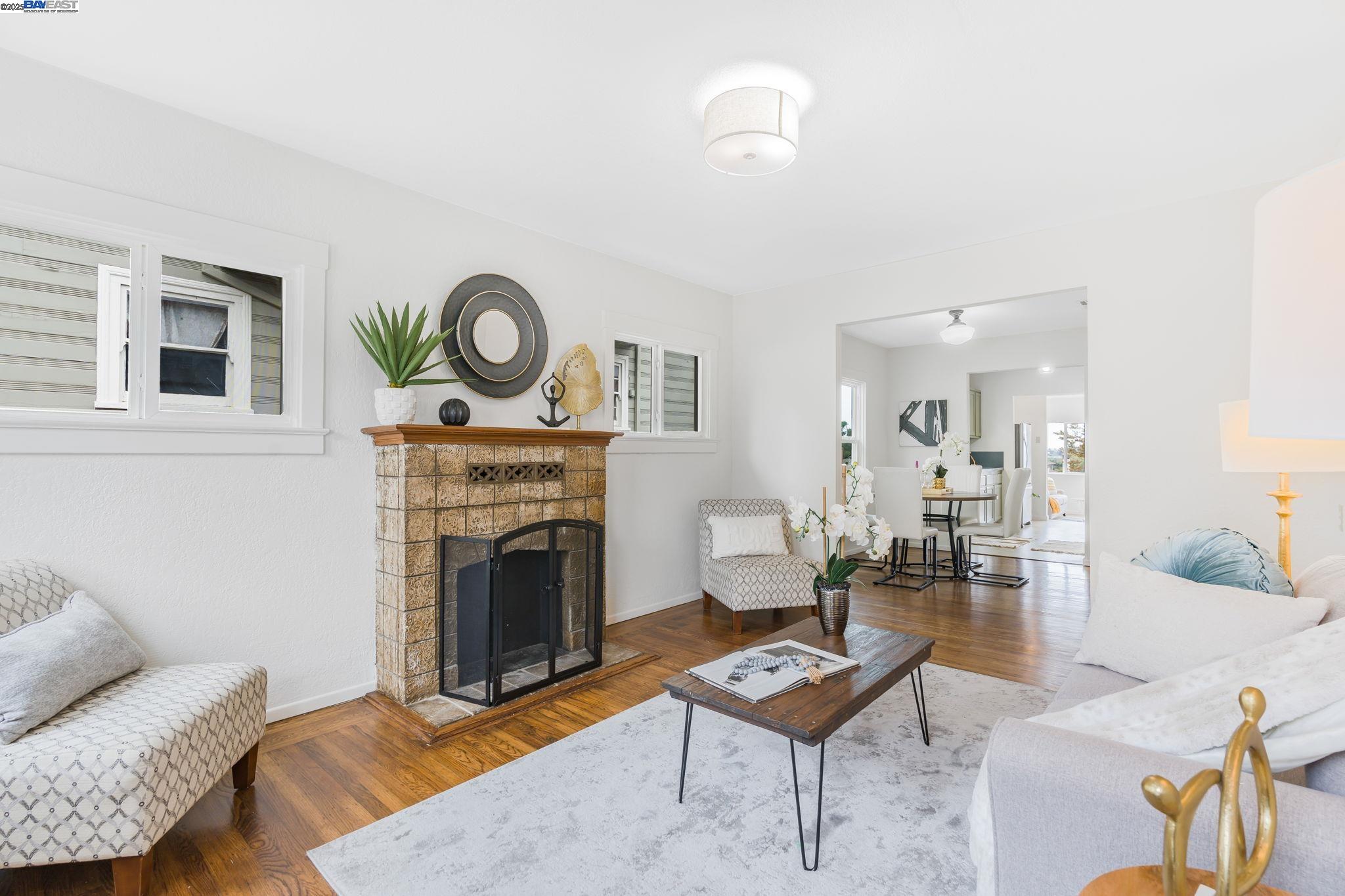Detail Gallery Image 2 of 60 For 812 Washington Ave, Albany,  CA 94706 - 4 Beds | 2/1 Baths