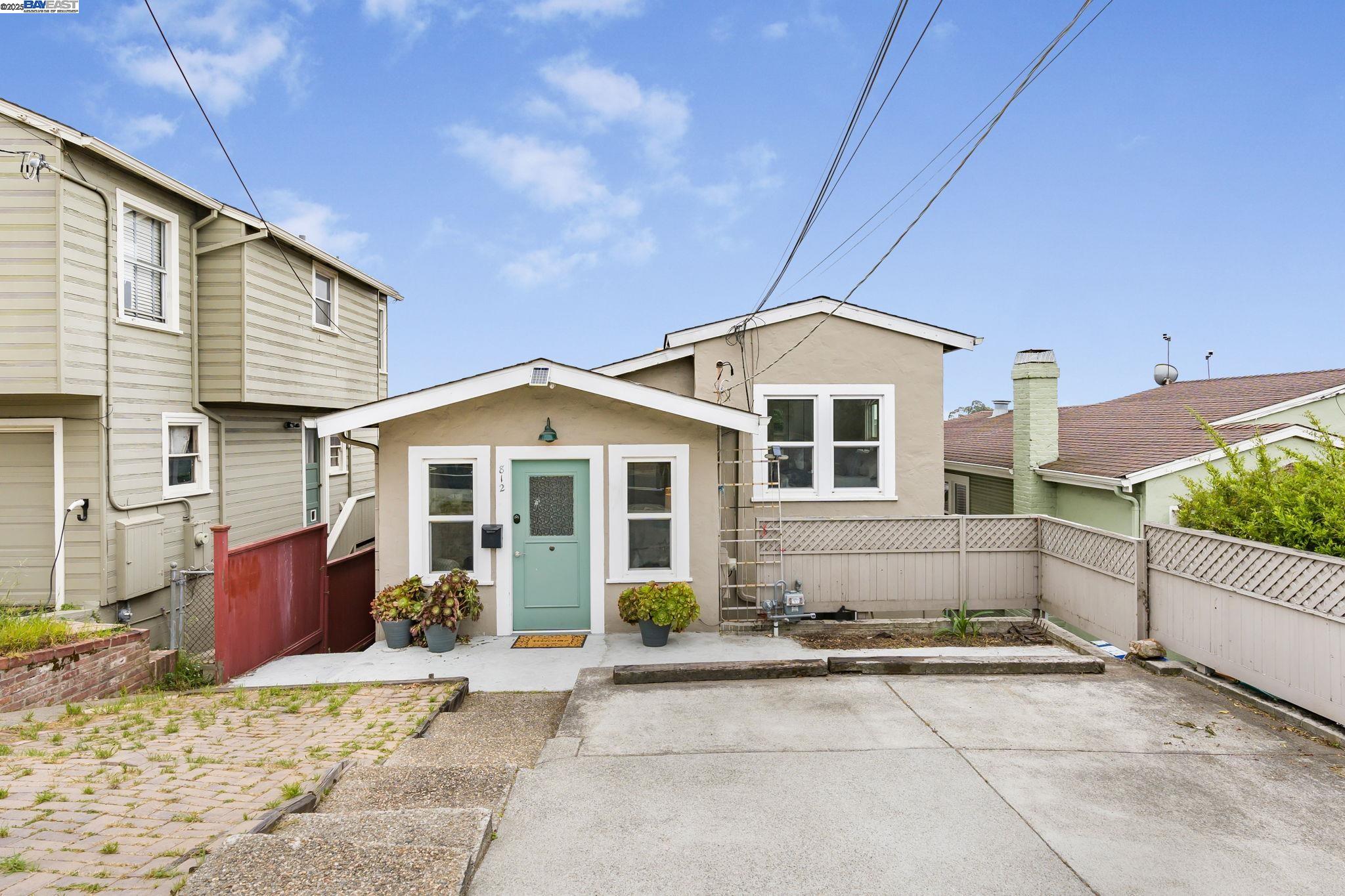 Detail Gallery Image 12 of 60 For 812 Washington Ave, Albany,  CA 94706 - 4 Beds | 2/1 Baths