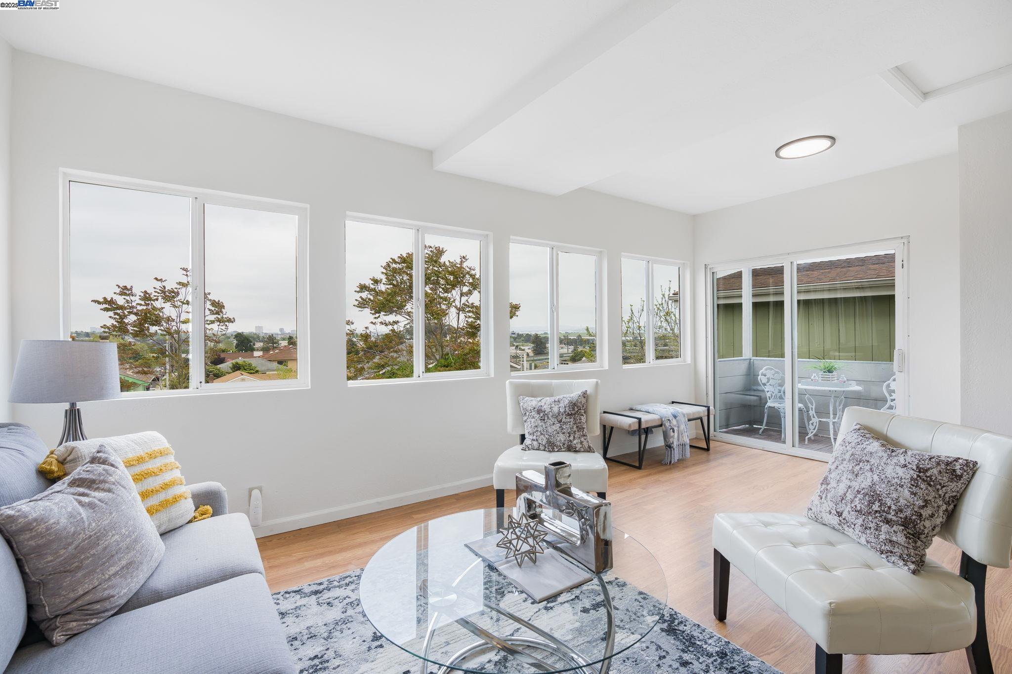 Detail Gallery Image 3 of 60 For 812 Washington Ave, Albany,  CA 94706 - 4 Beds | 2/1 Baths