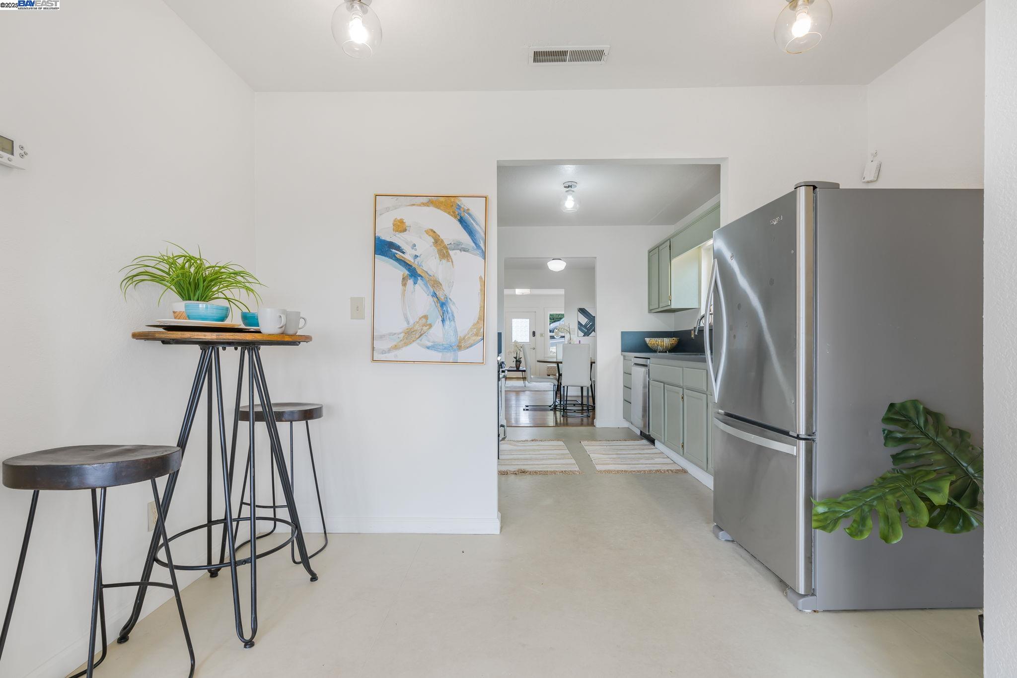 Detail Gallery Image 24 of 60 For 812 Washington Ave, Albany,  CA 94706 - 4 Beds | 2/1 Baths
